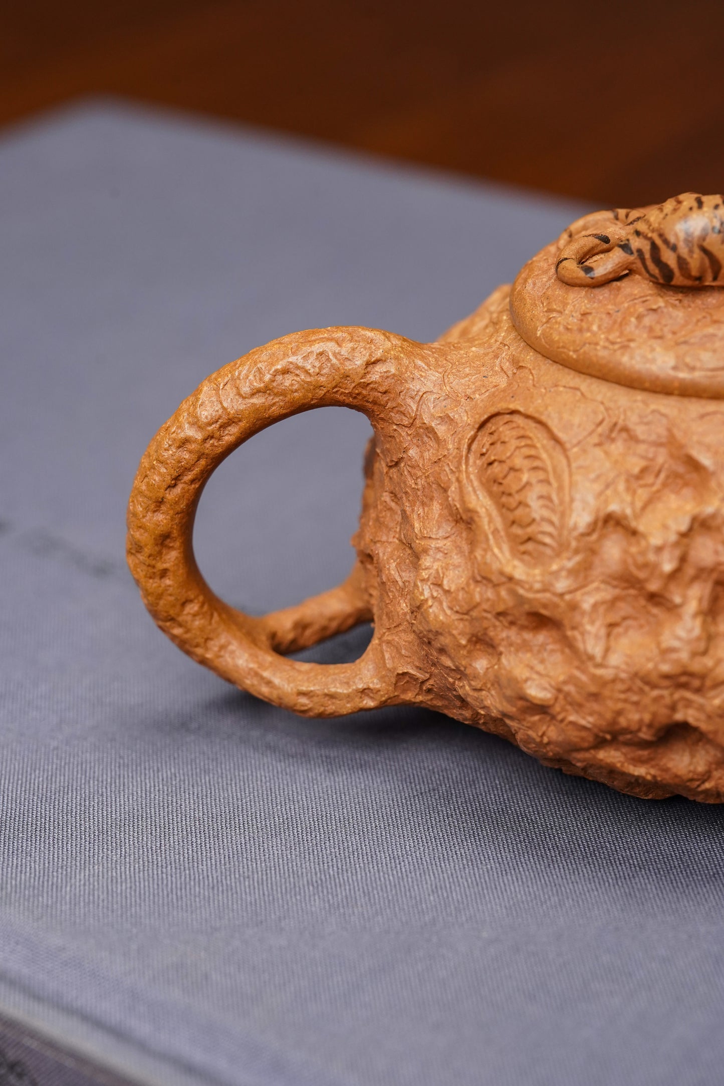 范泽锋高徒·省大师邱爽紫砂潜力重器·【卧虎藏龙供春壶】原矿极品黄金段泥·170cc