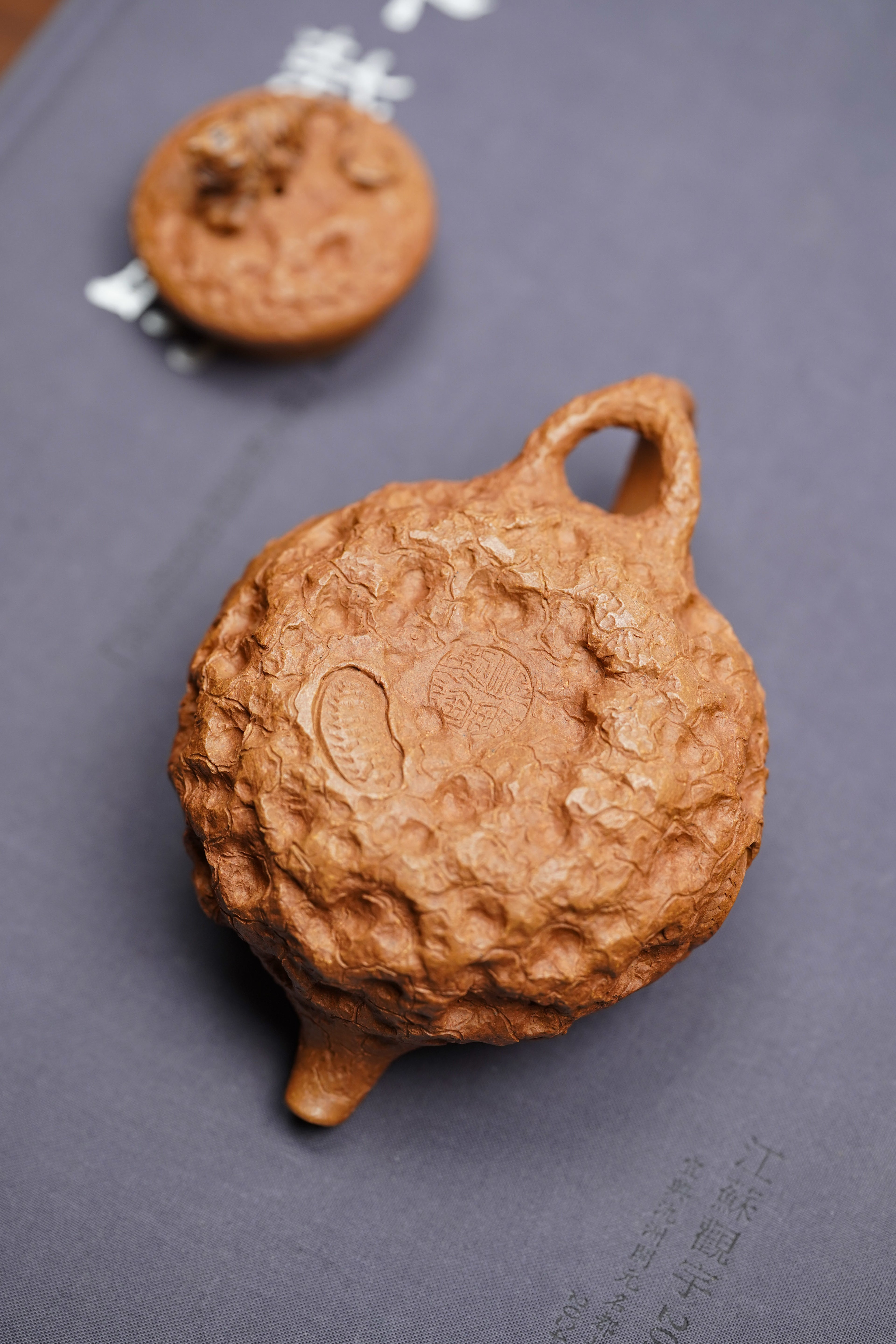 范泽锋高徒·省大师邱爽紫砂潜力重器·【卧虎藏龙供春壶】原矿极品黄金段泥·170cc