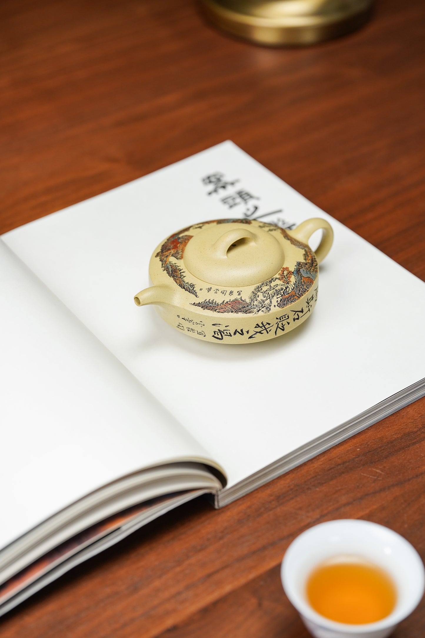 李峰大师 | 紫砂界特色彩刻开创艺术家精刻《扁石壶》原矿极品本山绿泥·180cc