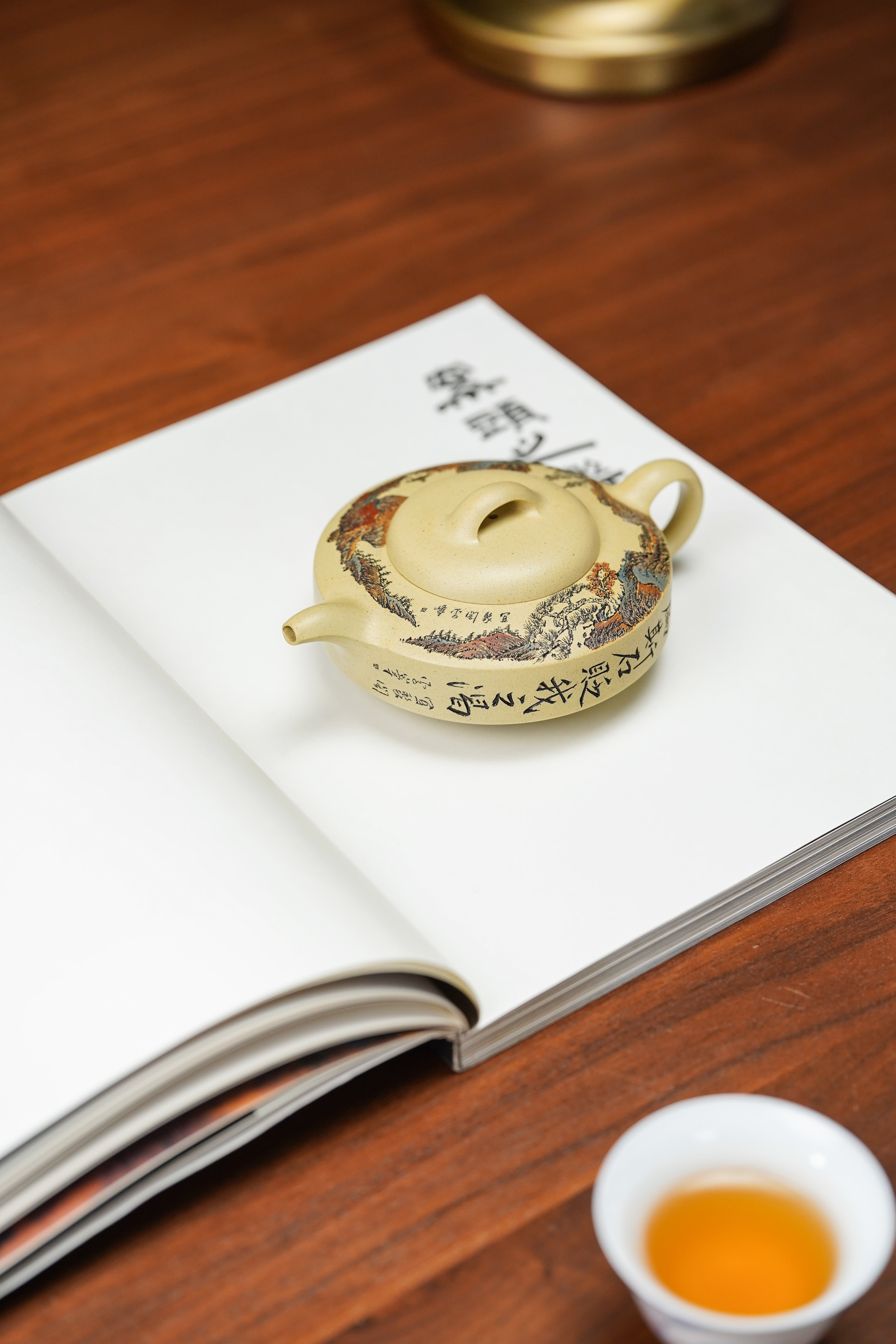 李峰大师 | 紫砂界特色彩刻开创艺术家精刻《扁石壶》原矿极品本山绿泥·180cc