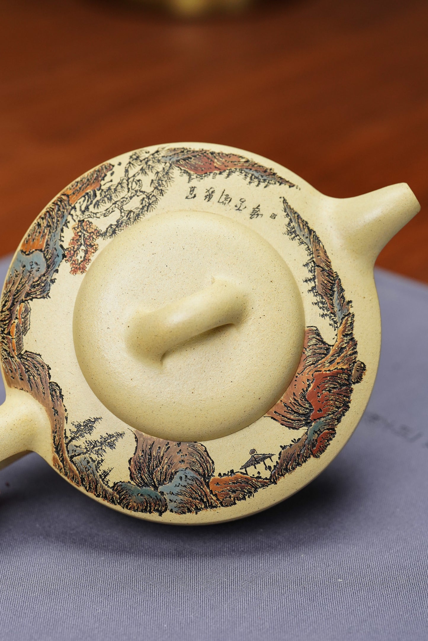 李峰大师 | 紫砂界特色彩刻开创艺术家精刻《扁石壶》原矿极品本山绿泥·180cc