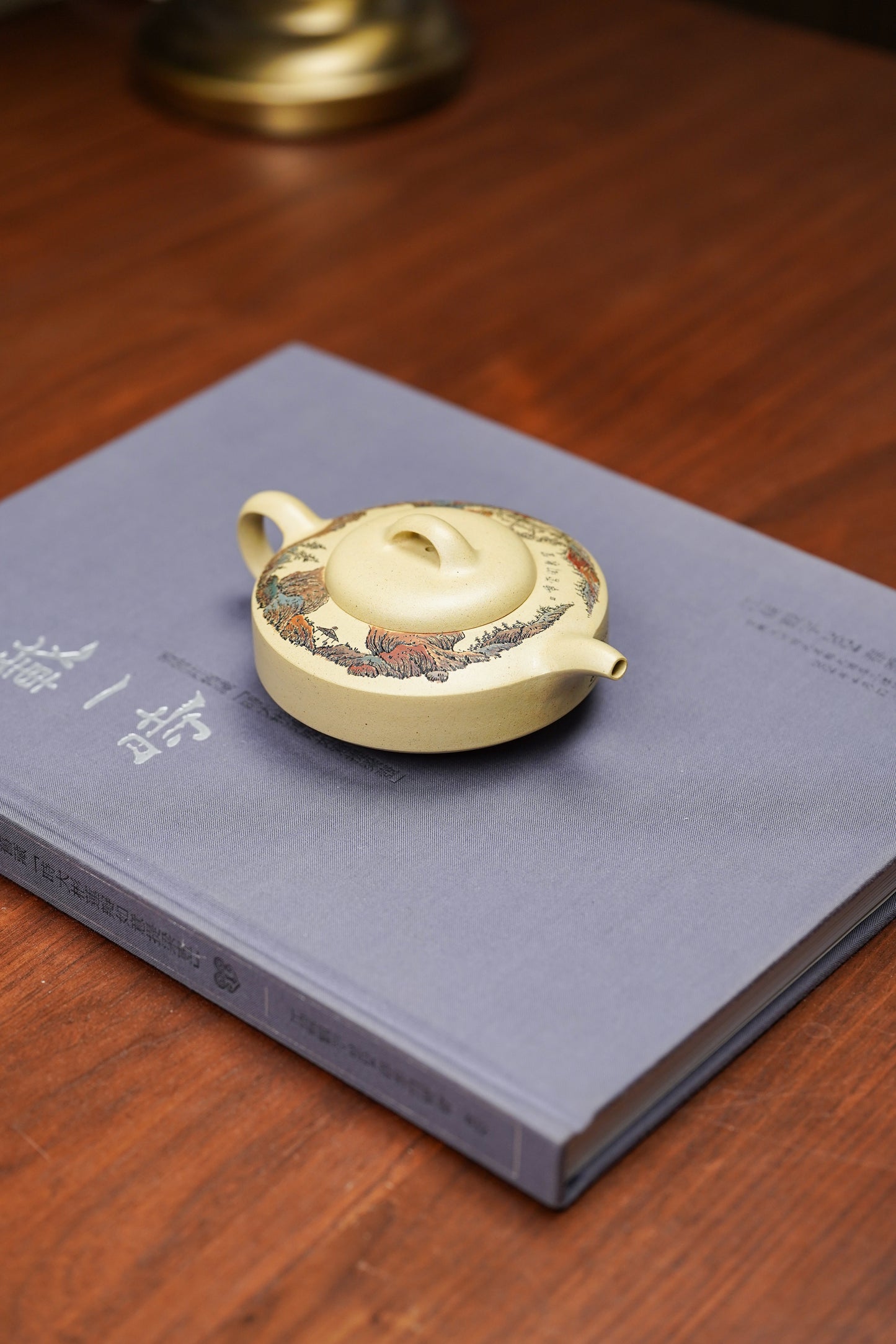 李峰大师 | 紫砂界特色彩刻开创艺术家精刻《扁石壶》原矿极品本山绿泥·180cc