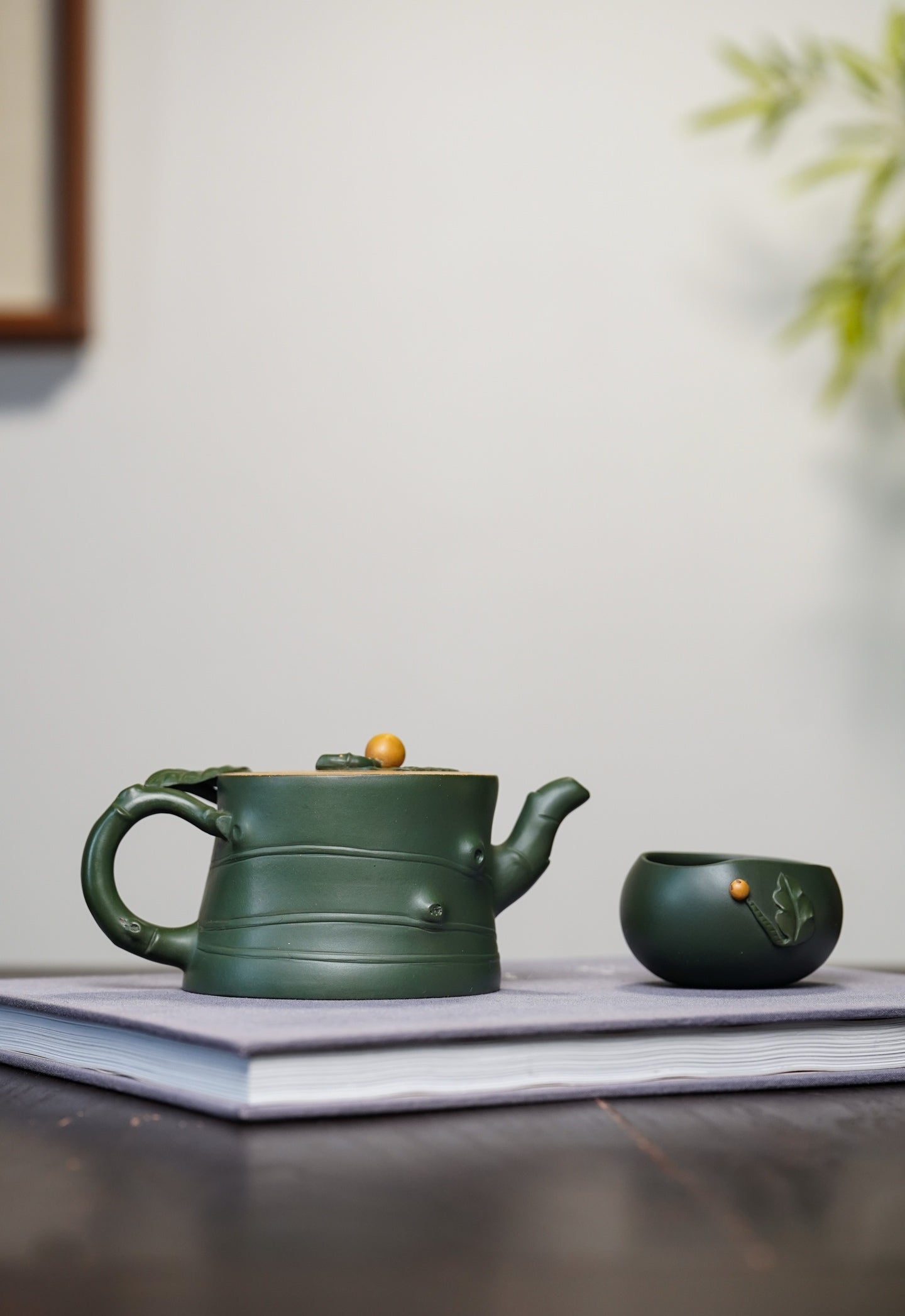 蒋艺华大师·重器传承·紫砂七老花器泰斗蒋蓉唯一传人【枇杷套组壶】原矿极品段泥 绿泥·350cc