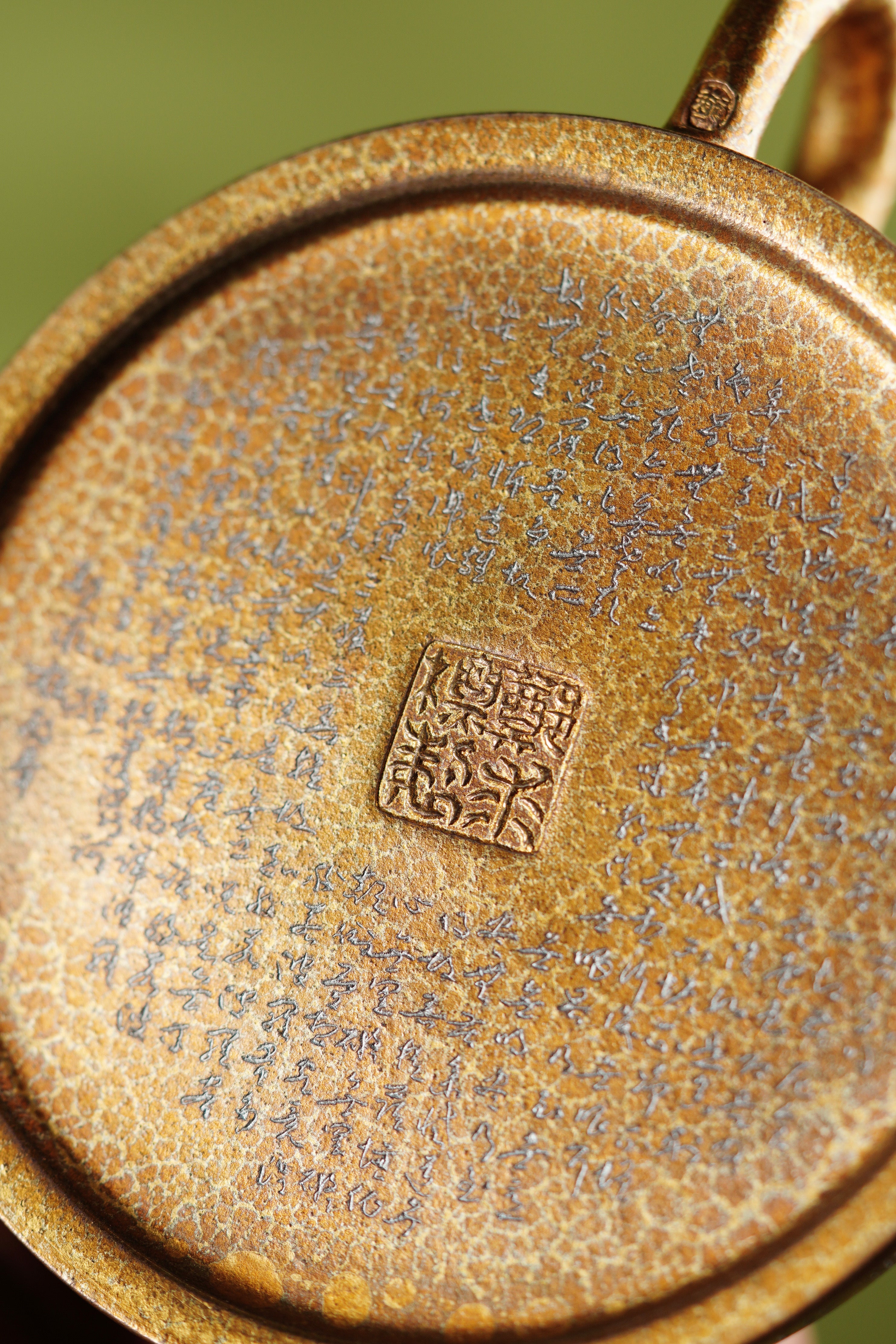 郑求标恭刻双心经·大拍➕金奖➕馆藏《心经半月壶》原矿极品本山绿泥·260cc - ZishaTeapotChina
