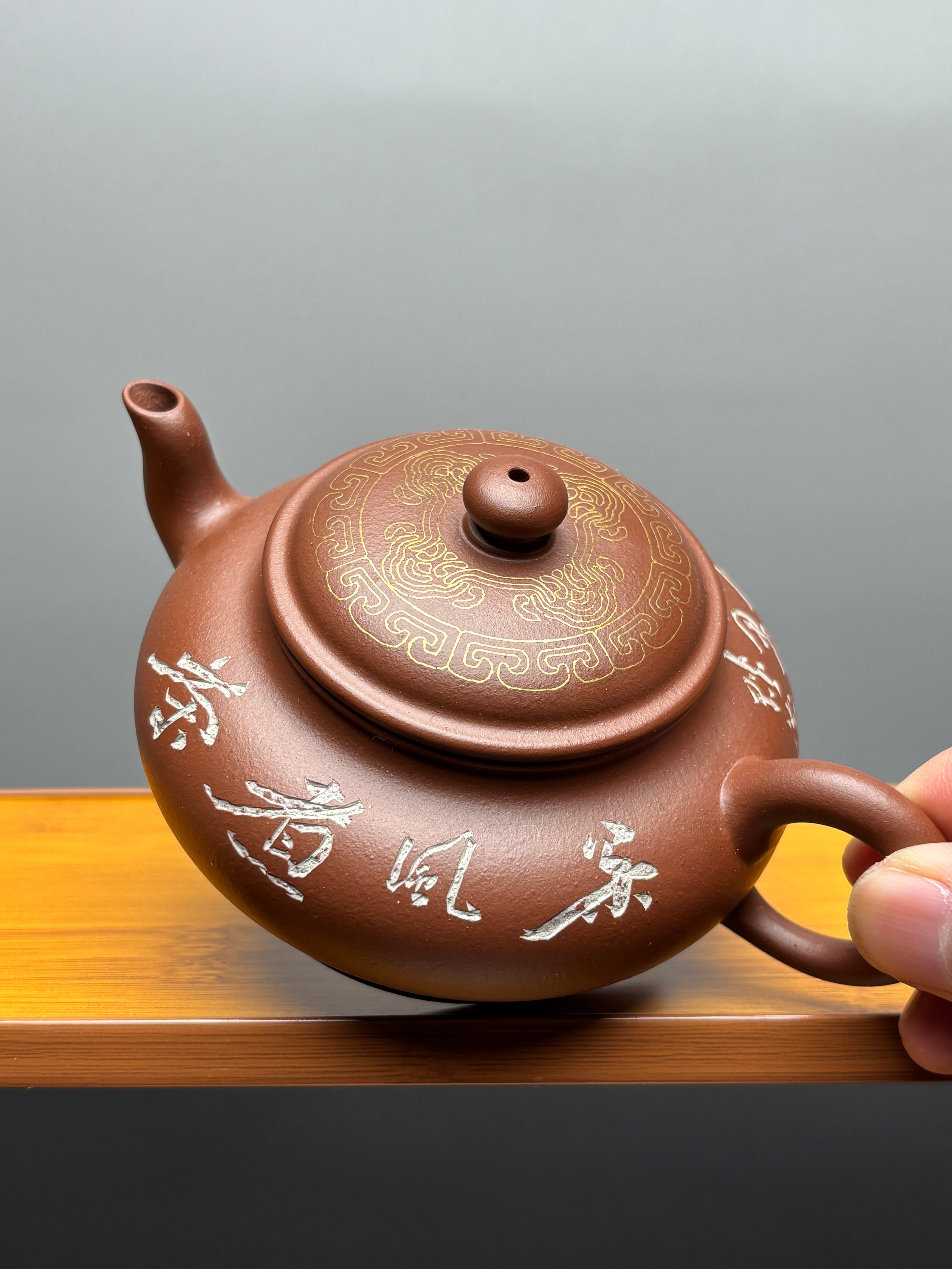 蒋琰滨大师·紫砂重器｜省大师臻作【虚扁壶】刀笔双绝 原矿极品底槽清·200cc &nbsp;(卡真金丝孤品)