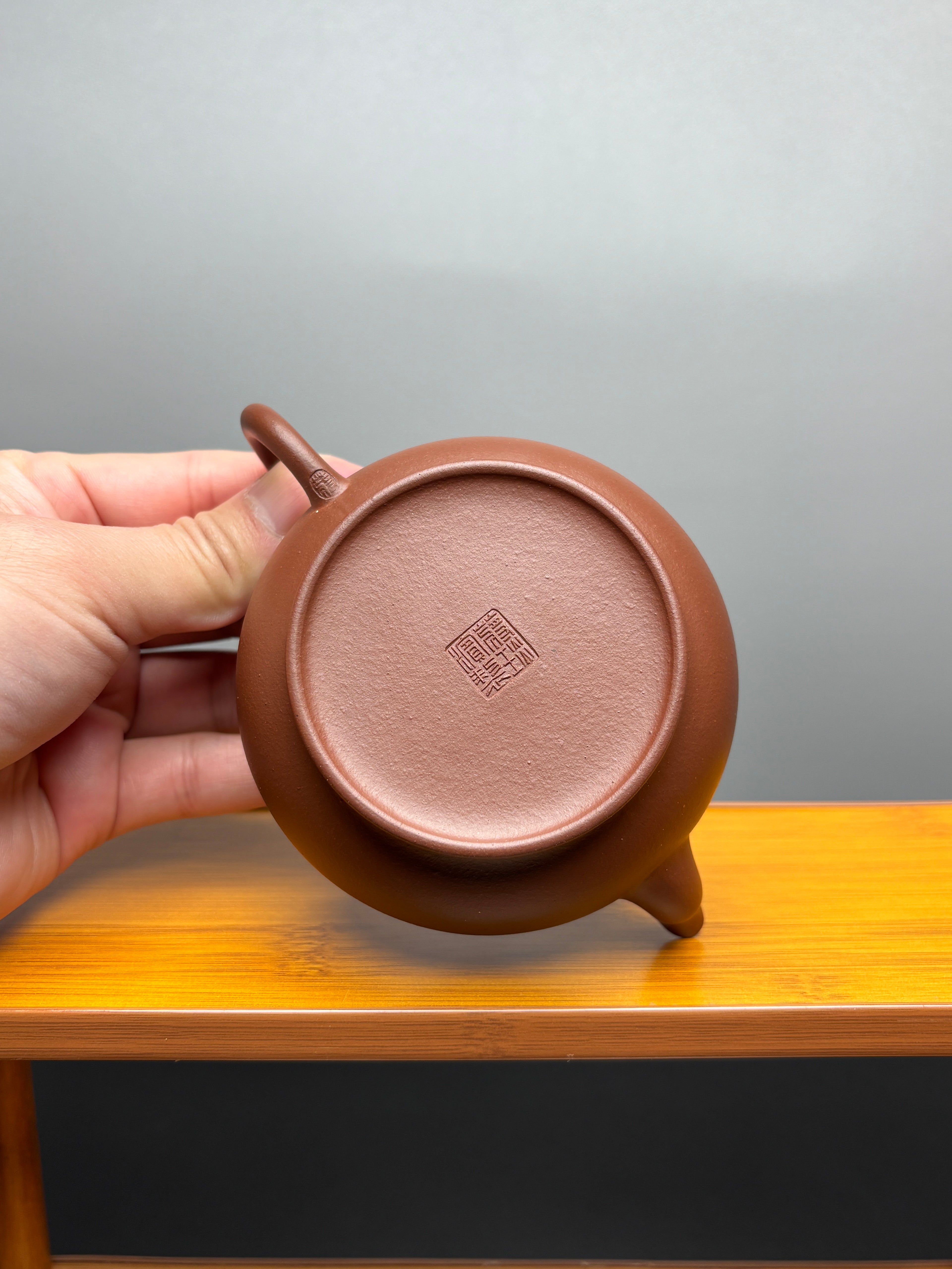 蒋琰滨大师·紫砂重器｜省大师臻作【虚扁壶】刀笔双绝 原矿极品底槽清·200cc &nbsp;(卡真金丝孤品)