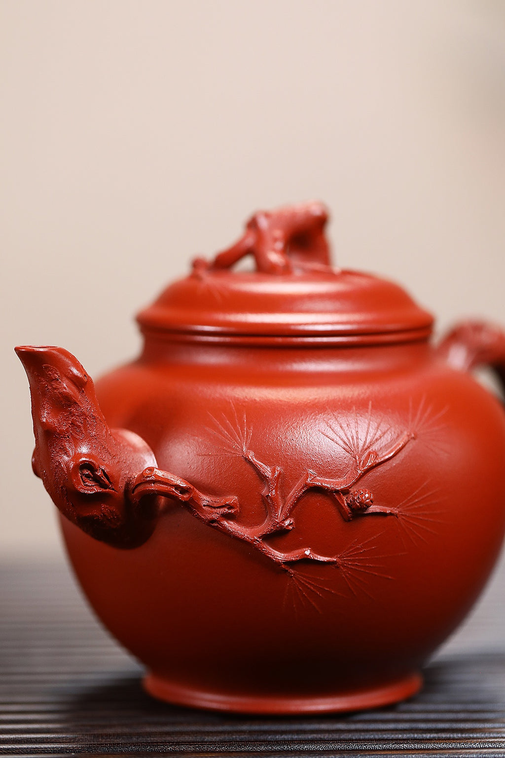 蒋艺华大师·重器传承·紫砂七老花器泰斗蒋蓉唯一传人【松报春壶】原矿极品朱泥大红袍 400cc