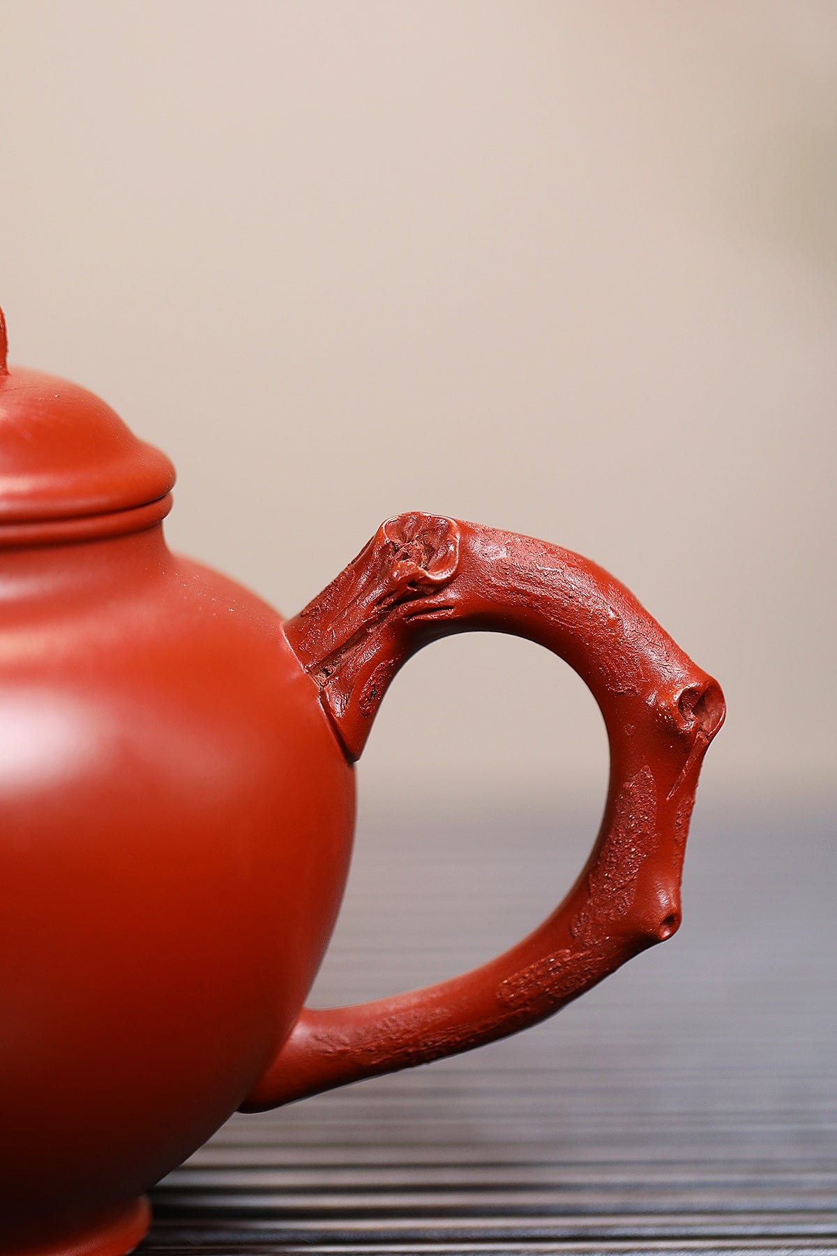 蒋艺华大师·重器传承·紫砂七老花器泰斗蒋蓉唯一传人【松报春壶】原矿极品朱泥大红袍 400cc