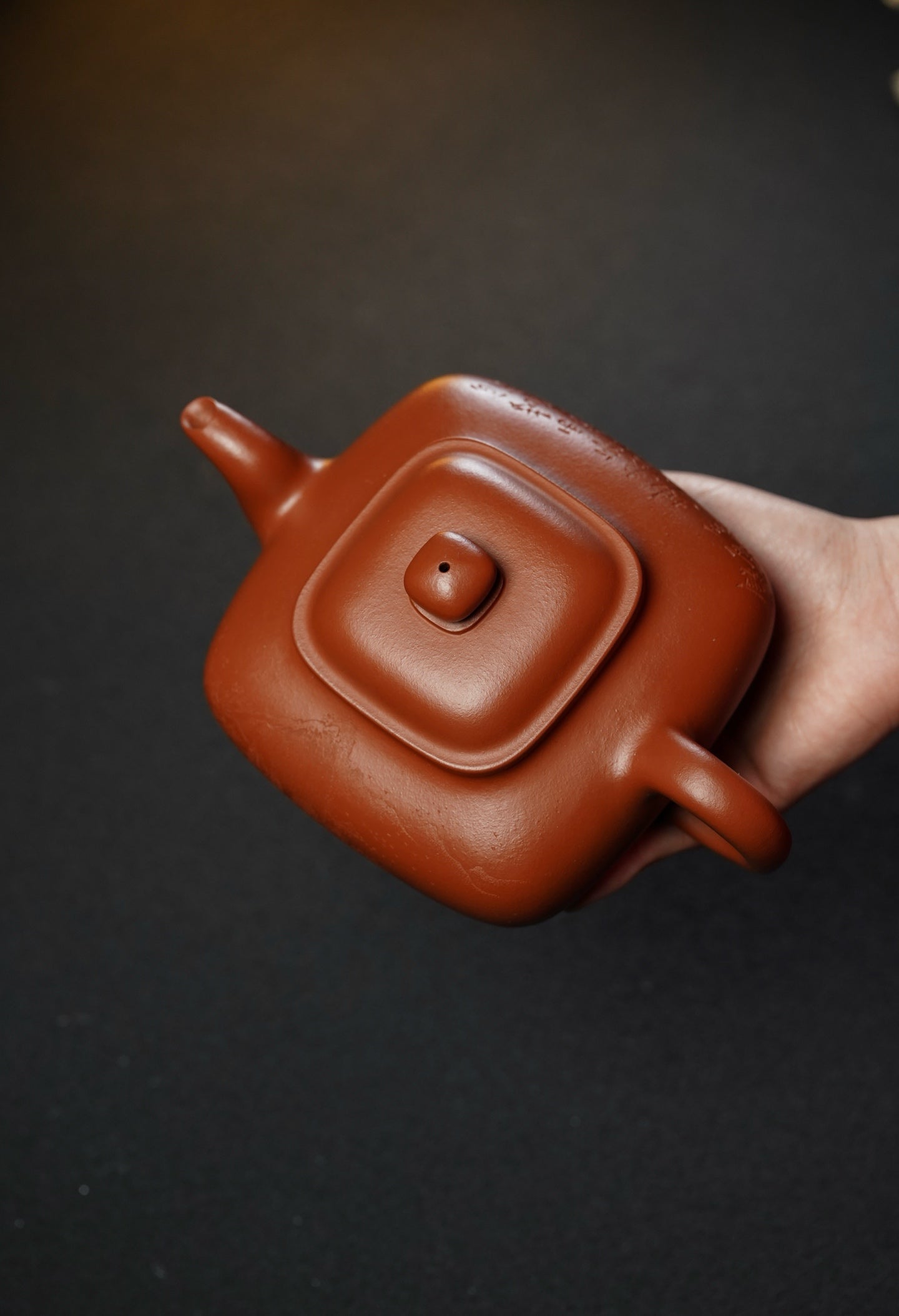 慕古传炉·大品藏器·700cc 原矿优质朱泥料 正宗润泽 造型优雅大气 精工刻绘山水 韵味十足