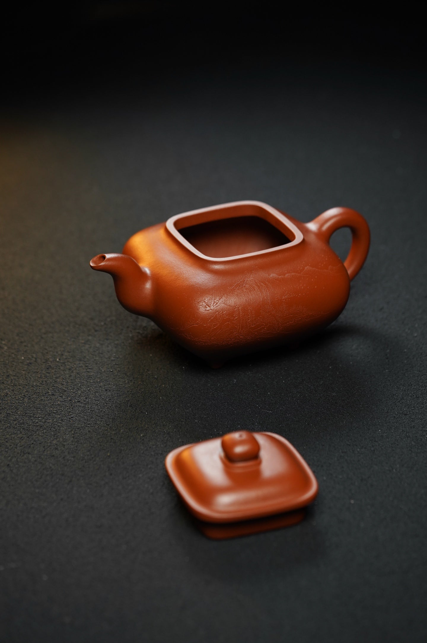 慕古传炉·大品藏器·700cc 原矿优质朱泥料 正宗润泽 造型优雅大气 精工刻绘山水 韵味十足