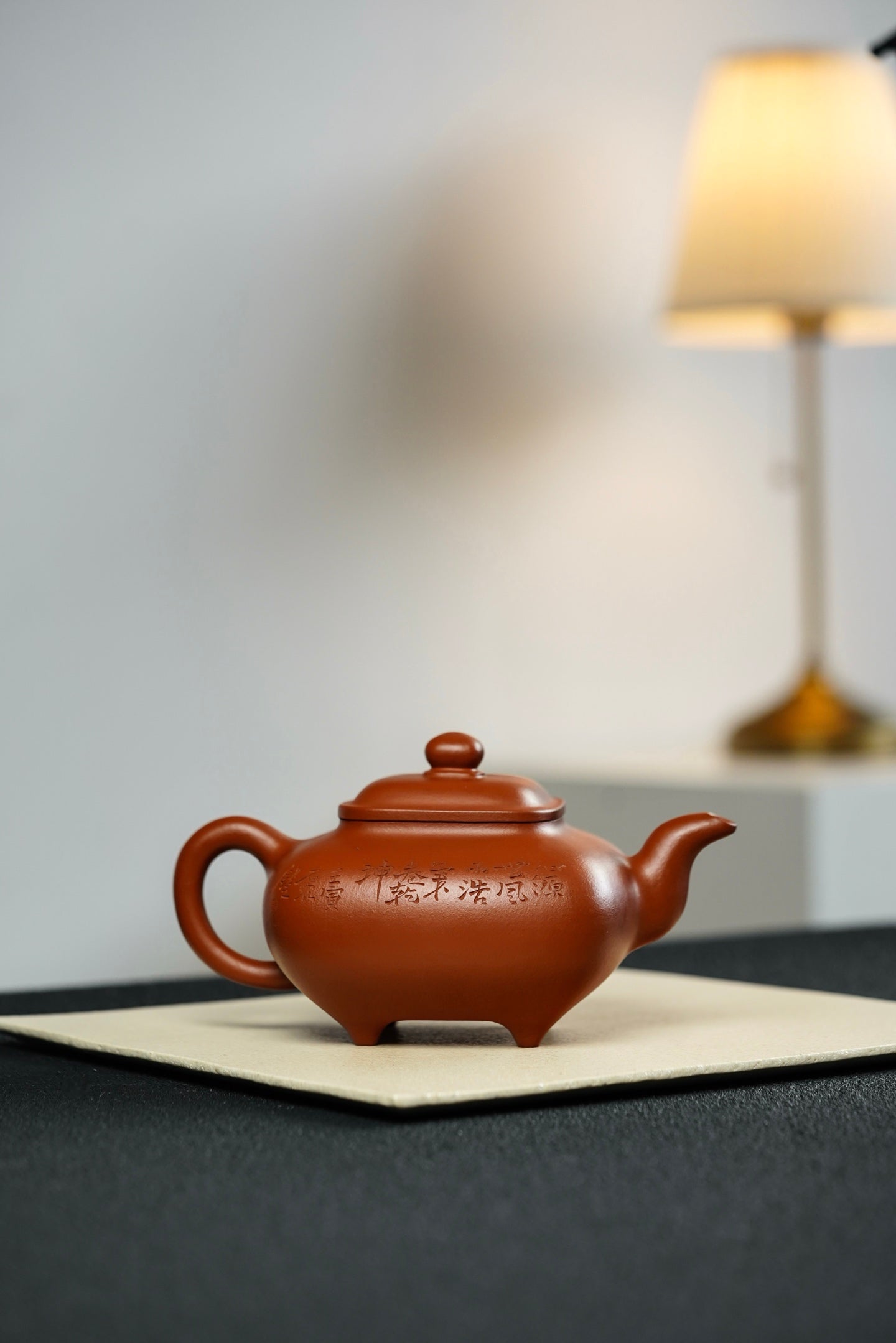 慕古传炉·大品藏器·700cc 原矿优质朱泥料 正宗润泽 造型优雅大气 精工刻绘山水 韵味十足