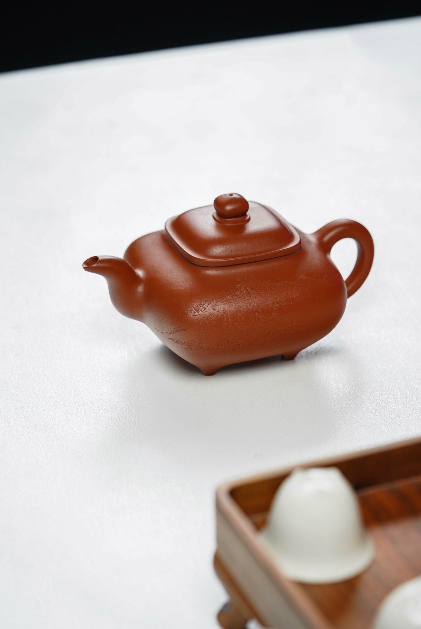 慕古传炉·大品藏器·700cc 原矿优质朱泥料 正宗润泽 造型优雅大气 精工刻绘山水 韵味十足