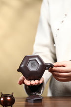 耿浩·方器臻藏 著名方器巨匠臻品·大拍17.6万《六方西施壶》原矿极品老紫泥·220cc