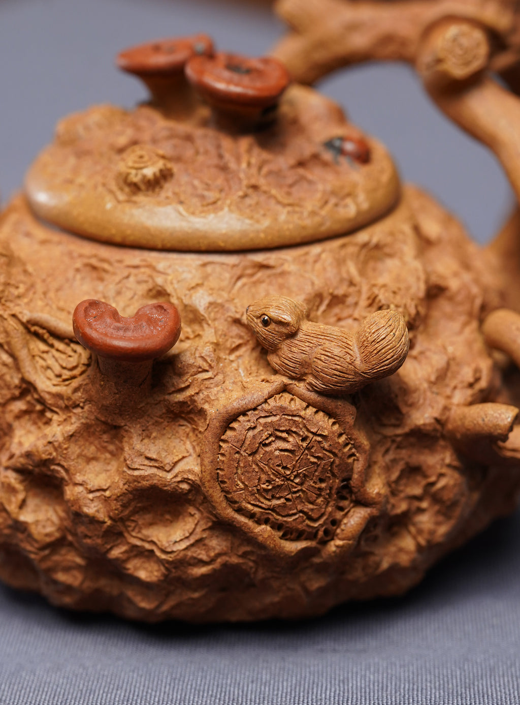 范泽锋高徒·省大师邱爽紫砂潜力重器· 拍卖18.5万同系列【鼠来宝供春壶】原矿极品黄金段泥·130cc 小品