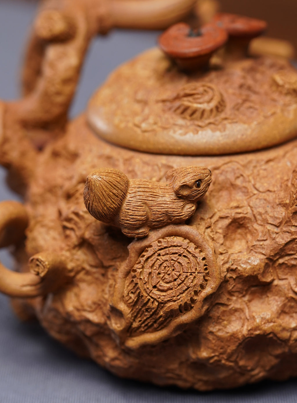 范泽锋高徒·省大师邱爽紫砂潜力重器· 拍卖18.5万同系列【鼠来宝供春壶】原矿极品黄金段泥·130cc 小品