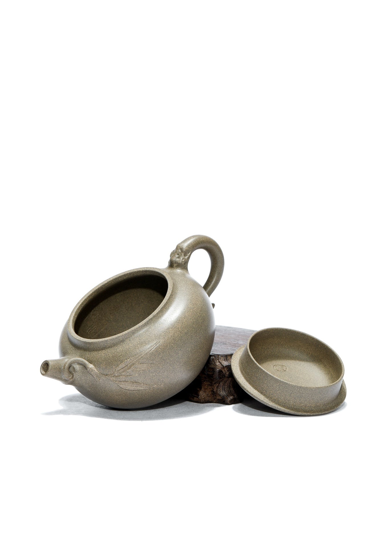 蒋艺华大师·重器传承·紫砂七老花器泰斗蒋蓉·唯一传人佳作【竹石风韵壶】原矿极品蟹壳青段·220cc