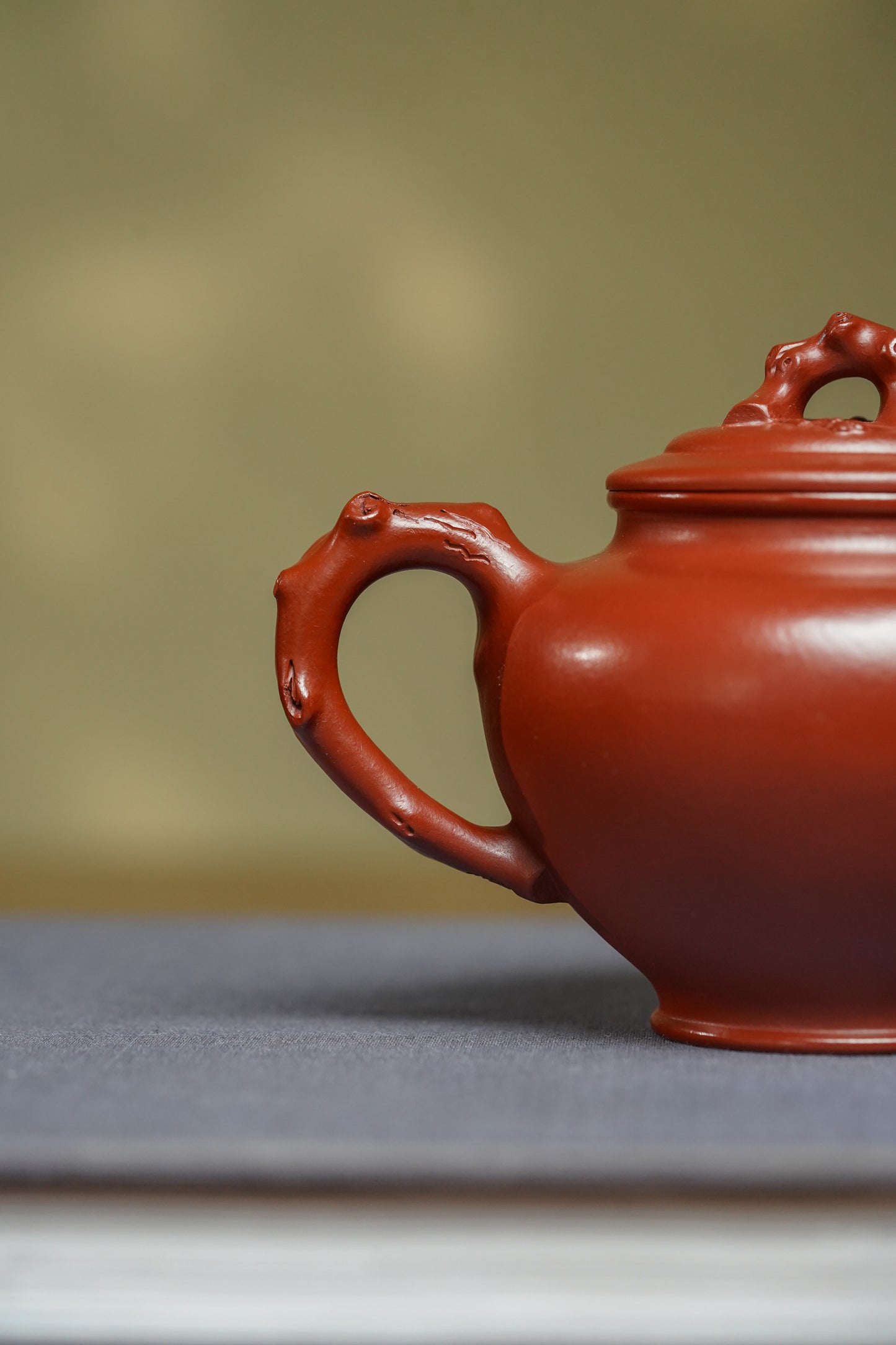 蒋艺华大师·重器传承·紫砂七老花器泰斗蒋蓉·唯一传人佳作【梅报春壶】原矿极品朱泥 200cc