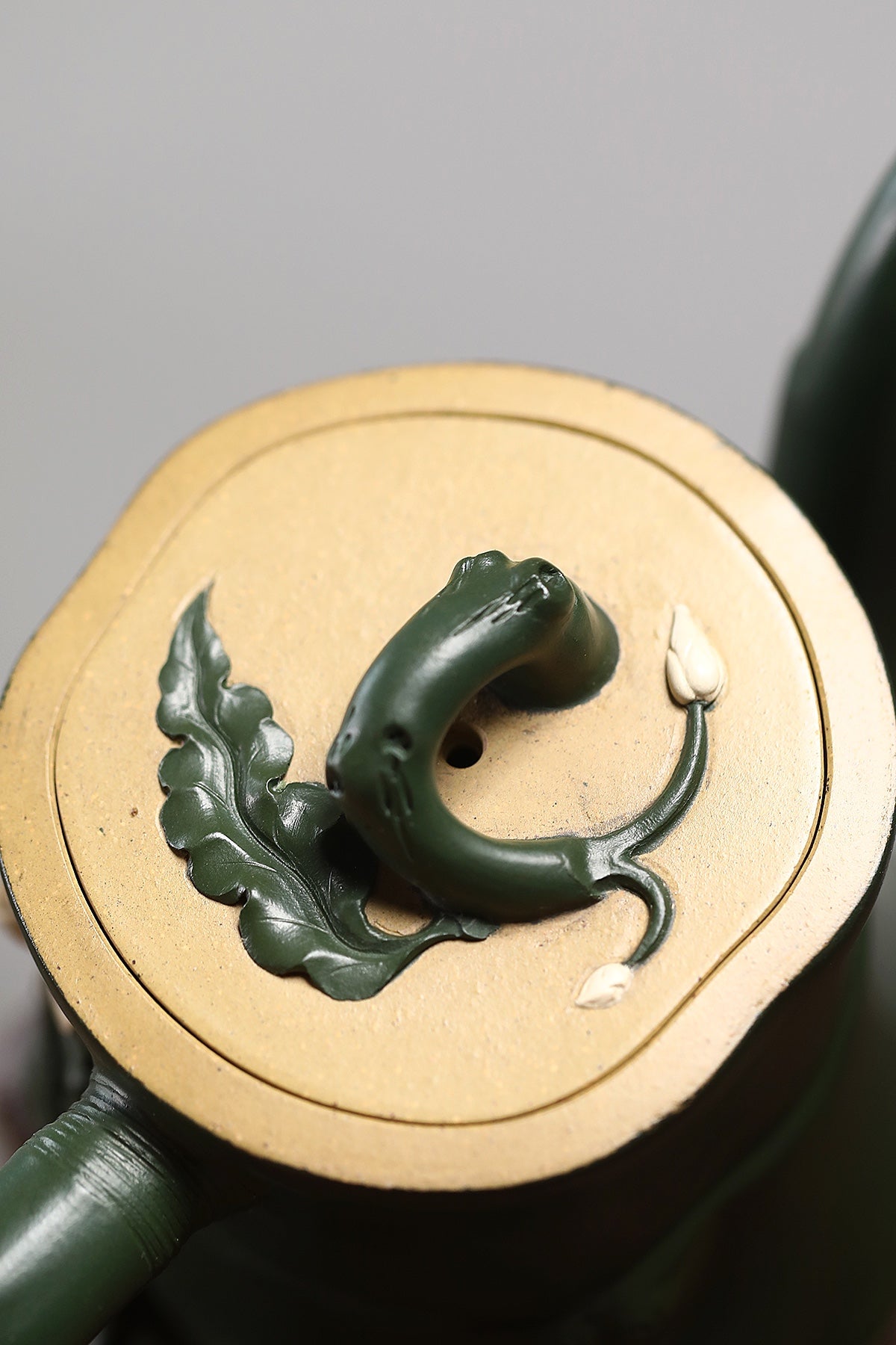 蒋艺华大师·重器传承·紫砂七老花器泰斗蒋蓉·唯一传人佳作【玉兰套组壶】原矿极品本山绿泥·420cc