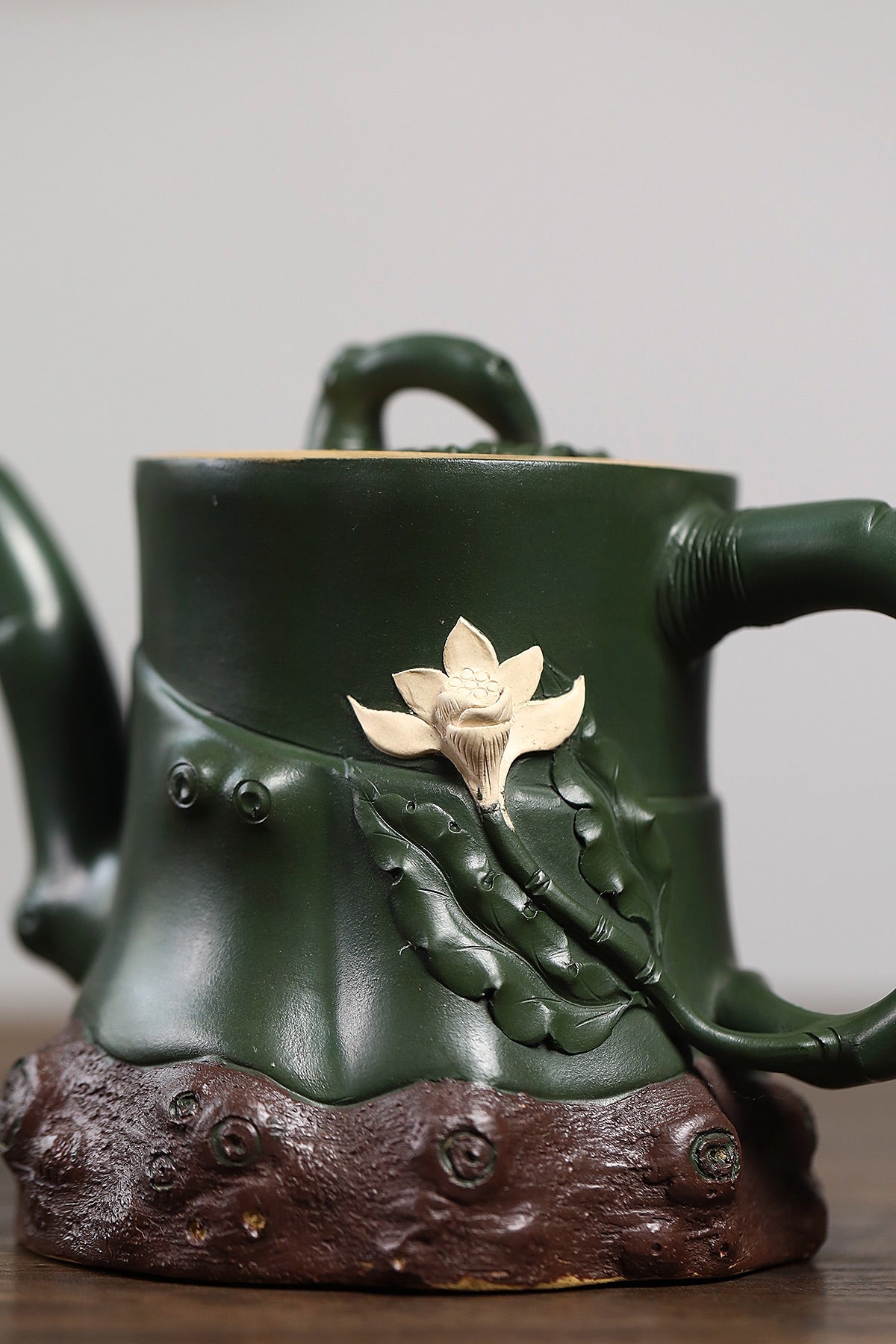 蒋艺华大师·重器传承·紫砂七老花器泰斗蒋蓉·唯一传人佳作【玉兰套组壶】原矿极品本山绿泥·420cc