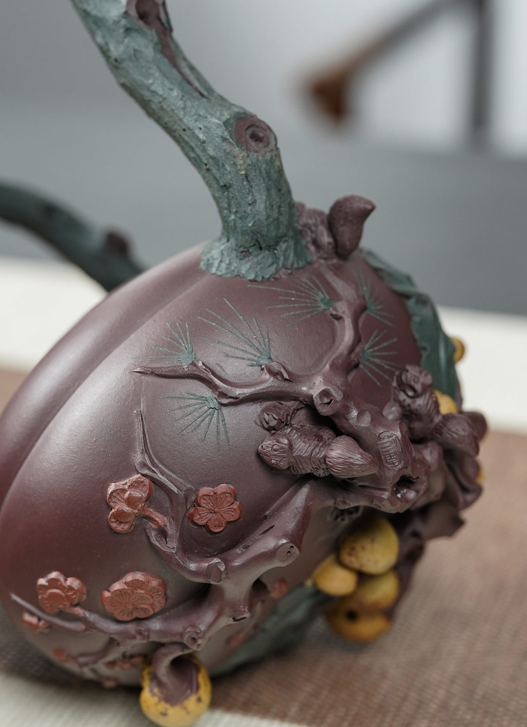 蒋艺华大师·重器传承·紫砂七老花器泰斗蒋蓉·唯一传人佳作【圣桃提梁壶】原矿极品老紫泥·550cc