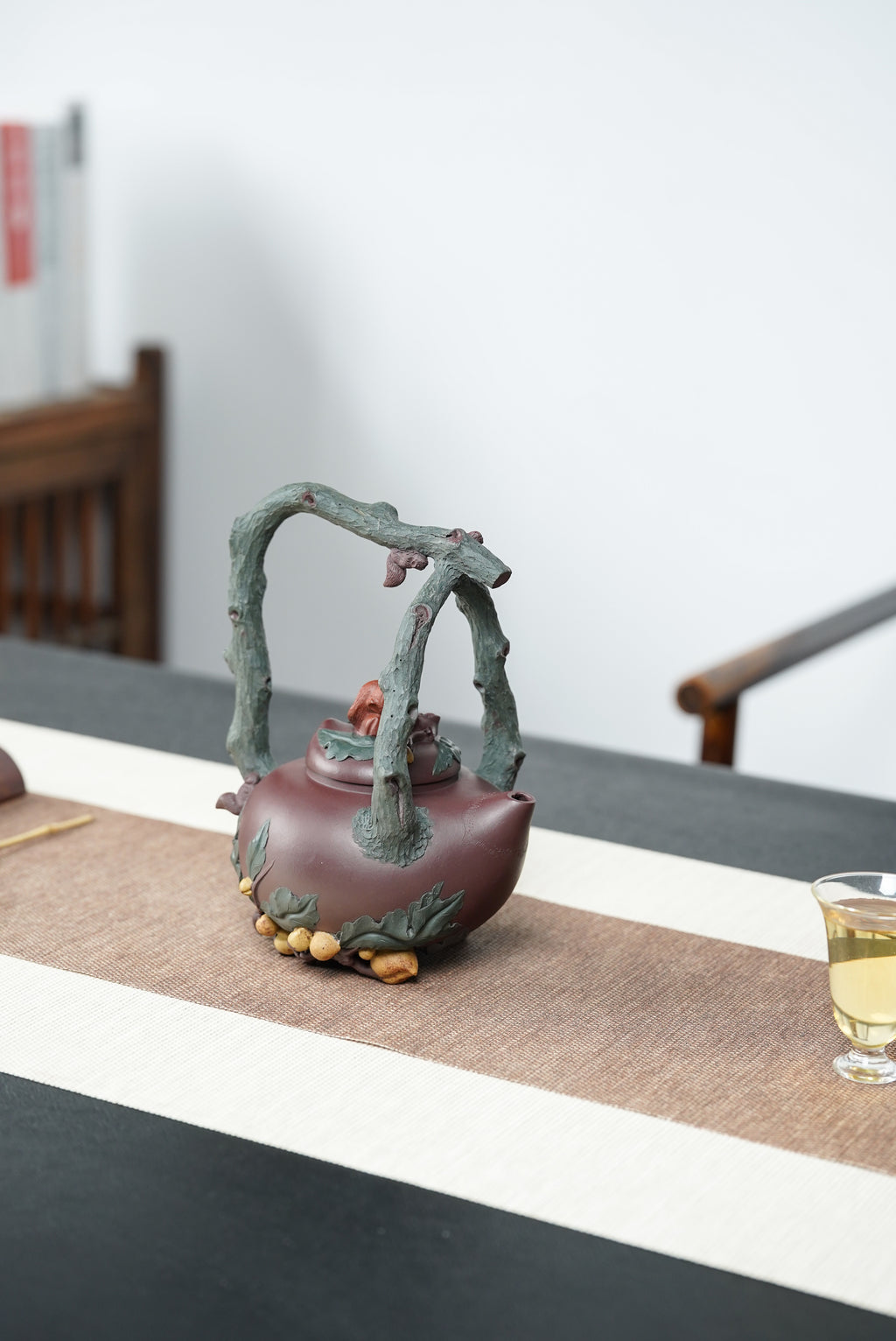 蒋艺华大师·重器传承·紫砂七老花器泰斗蒋蓉·唯一传人佳作【圣桃提梁壶】原矿极品老紫泥·550cc