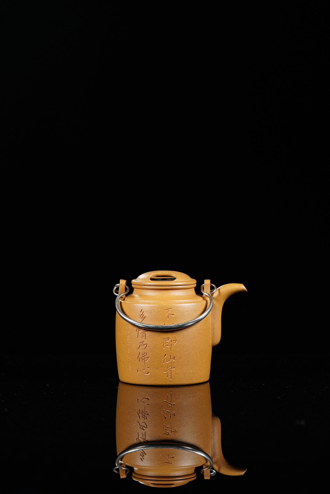 李峰大师 | 紫砂界特色彩刻开创艺术家精刻《洋桶壶》原矿极品黄金段·180cc