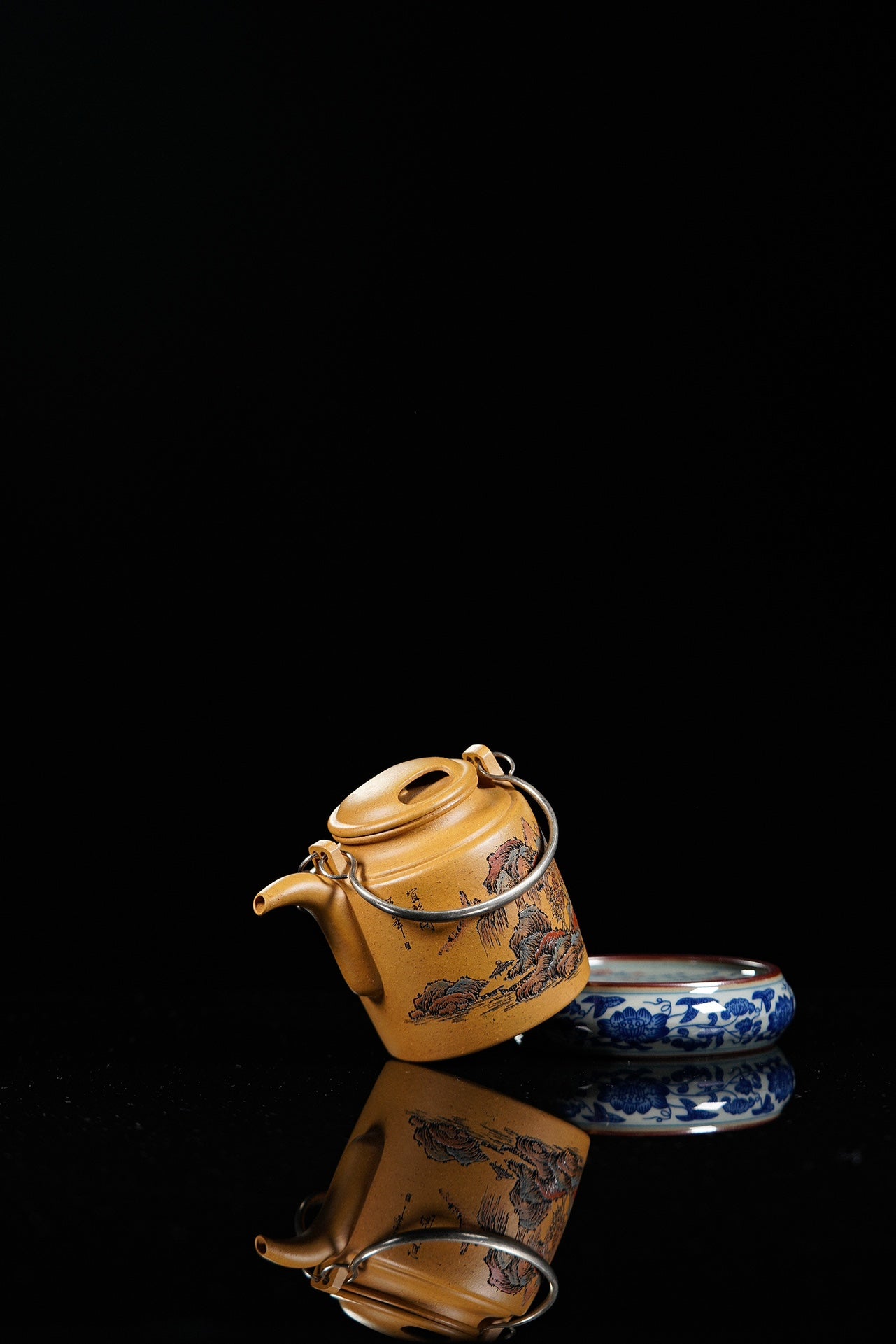 李峰大师 | 紫砂界特色彩刻开创艺术家精刻《洋桶壶》原矿极品黄金段·180cc