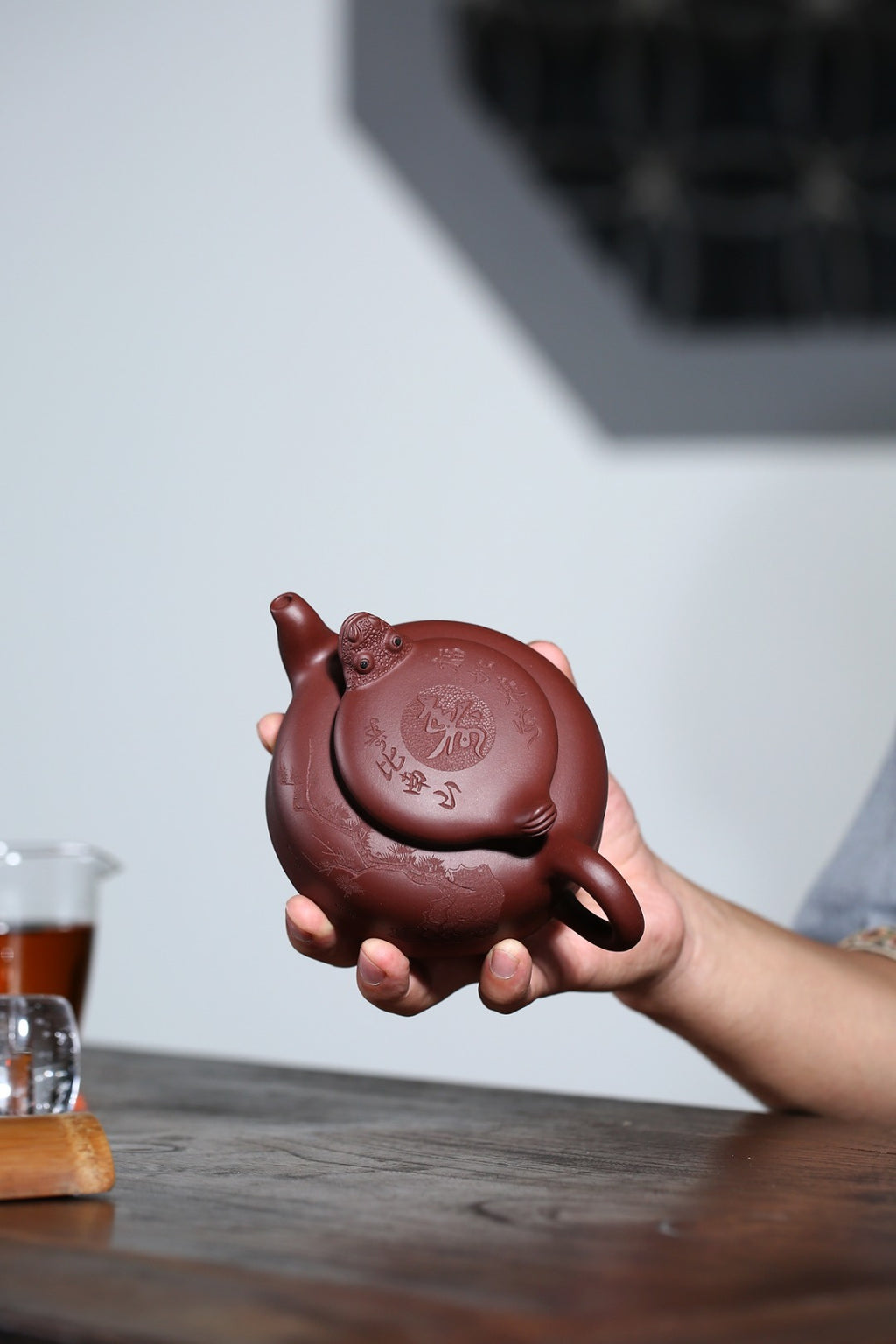 【长寿壶】 制壶：李卢春（国家级工艺美术师） 泥料：原矿紫泥 容量：330cc