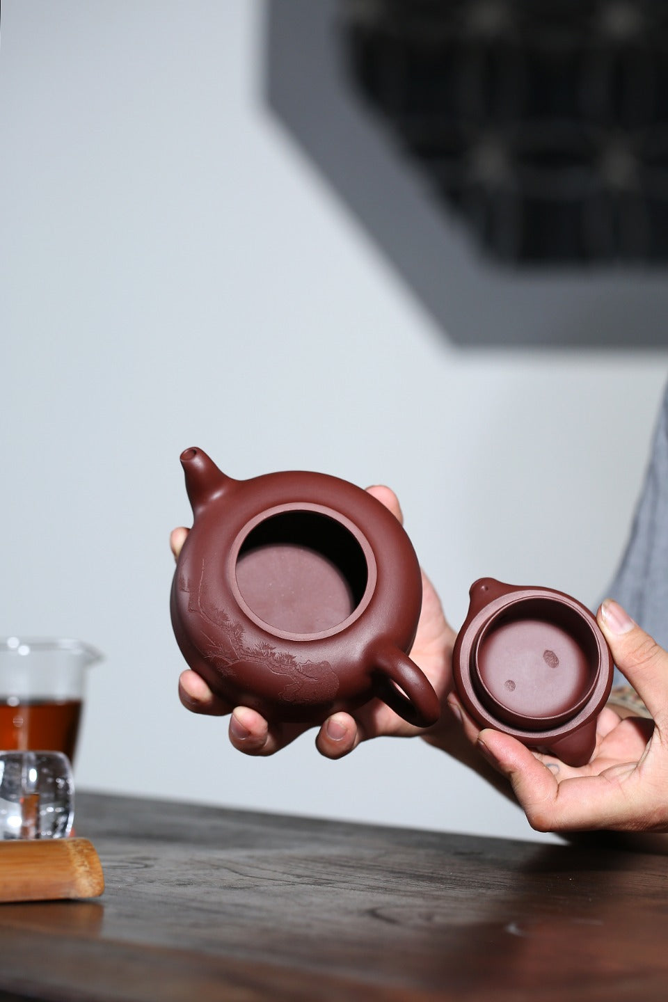 【长寿壶】 制壶：李卢春（国家级工艺美术师） 泥料：原矿紫泥 容量：330cc