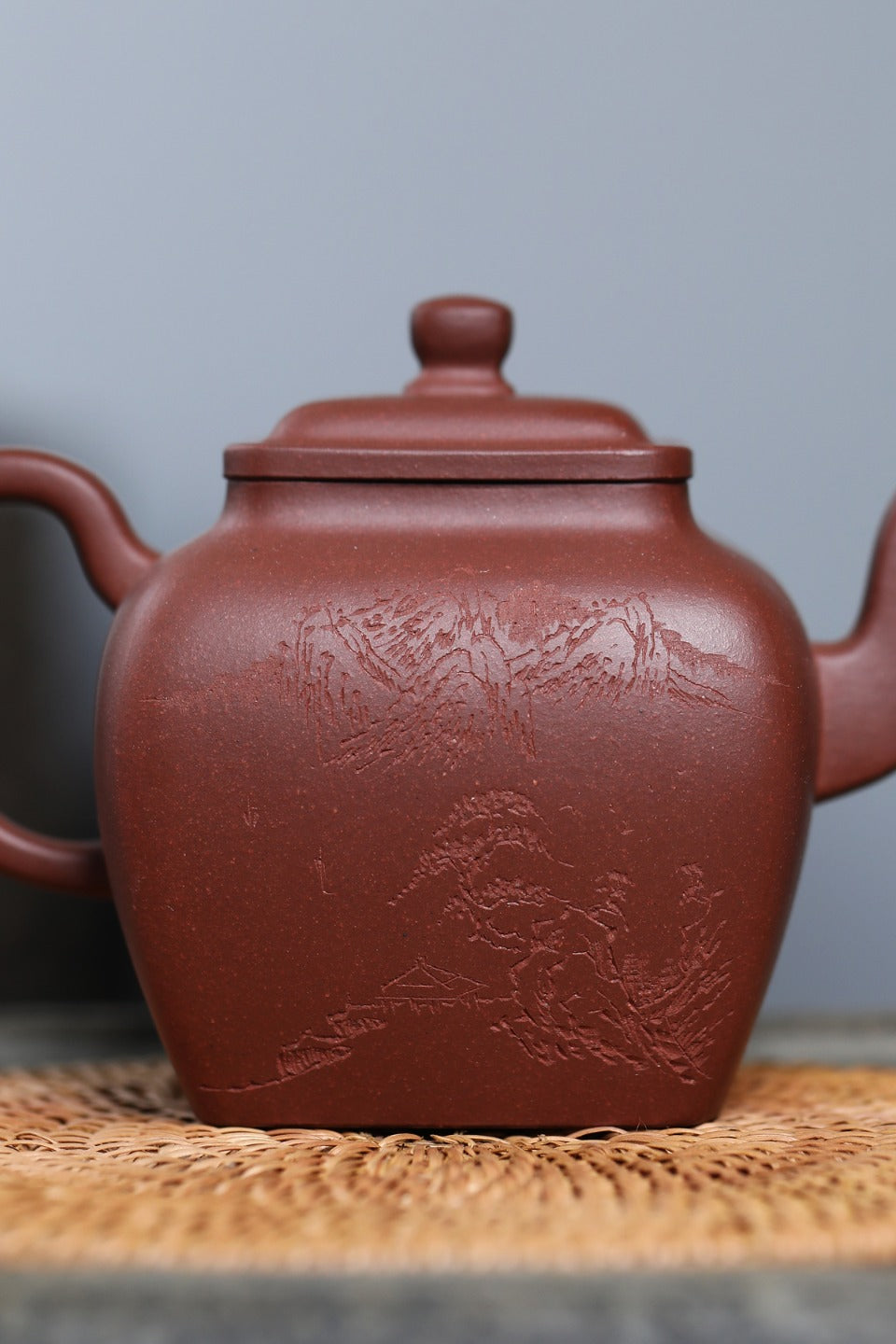 【鸣远四方】 制壶：范俊华（国家级工艺美术师） 泥料：原矿紫泥 容量：325cc