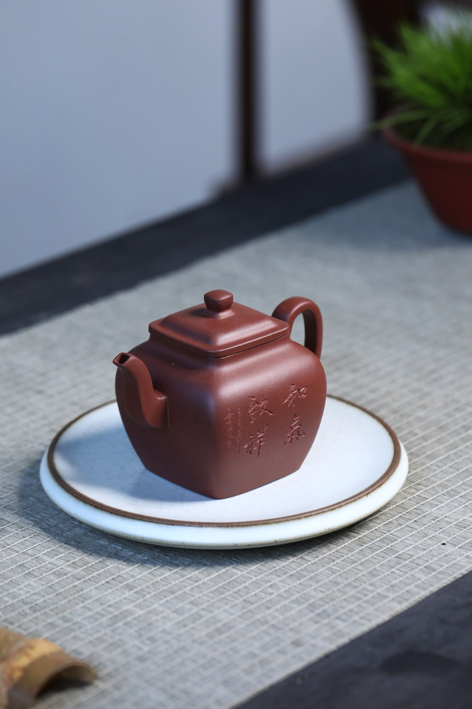【鸣远四方】 制壶：范俊华（国家级工艺美术师） 泥料：原矿紫泥 容量：325cc