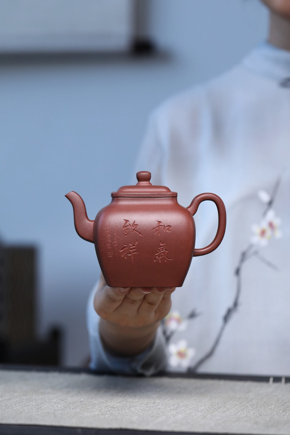 【鸣远四方】 制壶：范俊华（国家级工艺美术师） 泥料：原矿紫泥 容量：325cc