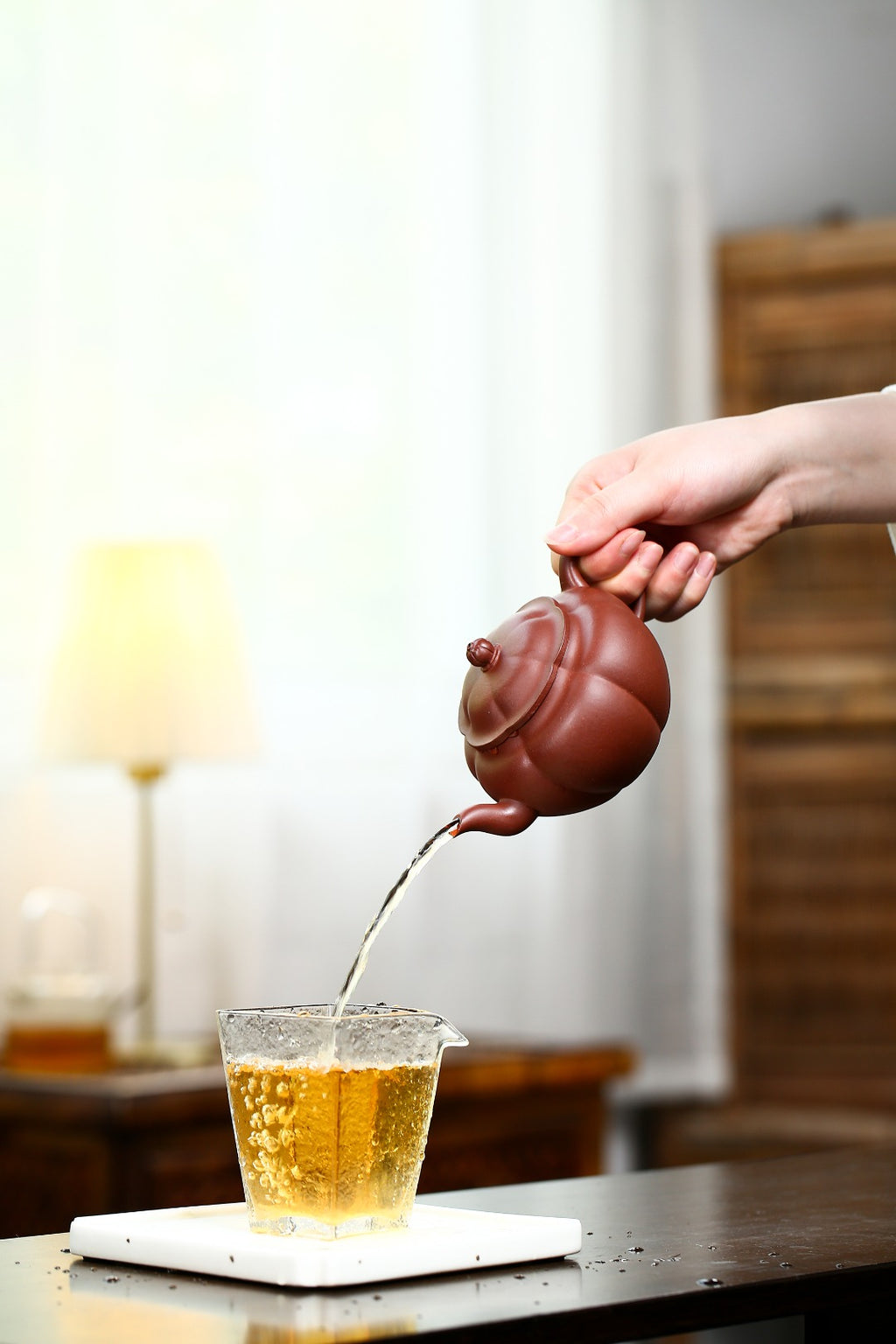 配持壶照 【秋韵】 制壶：刘彩萍（国家级工艺美术师） 泥料：原矿底槽清 容量：250cc