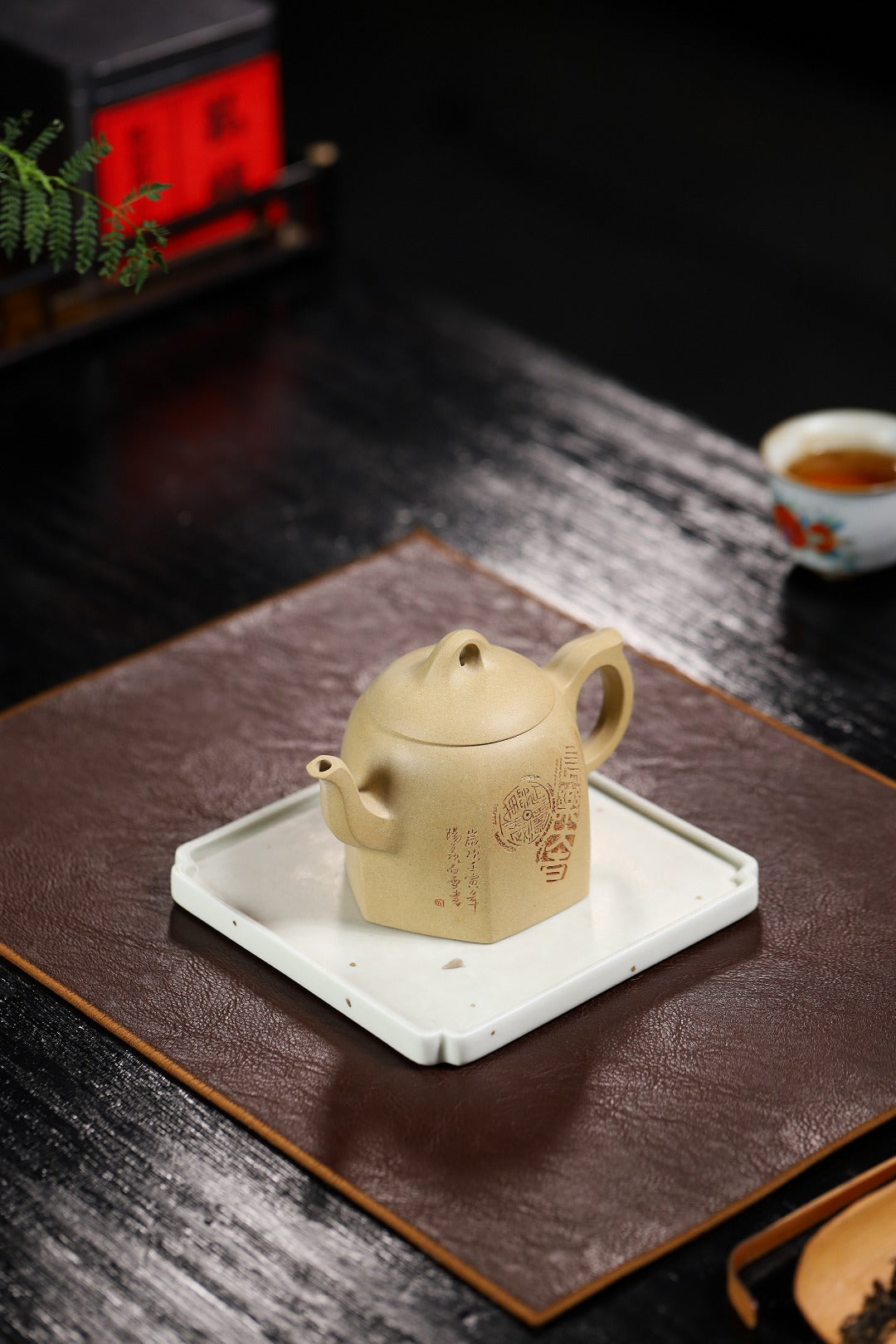 【六方秦权】 泥料：原矿本山段泥 容量：280cc    孔数：7孔