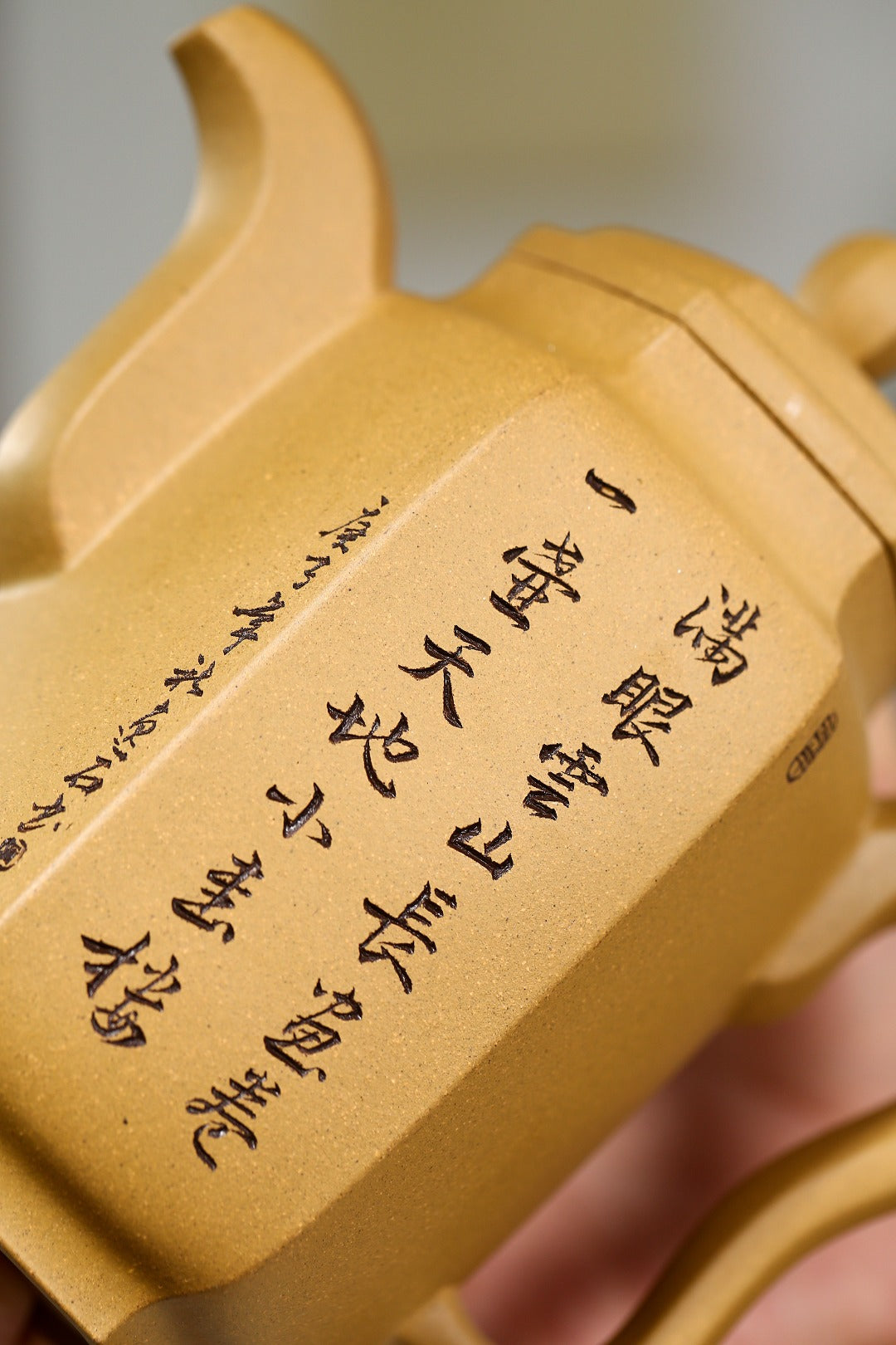 【六方集思】 制壶：陈晔（国家级高级工艺美术师） 泥料：原矿黄金段泥 容量：350cc