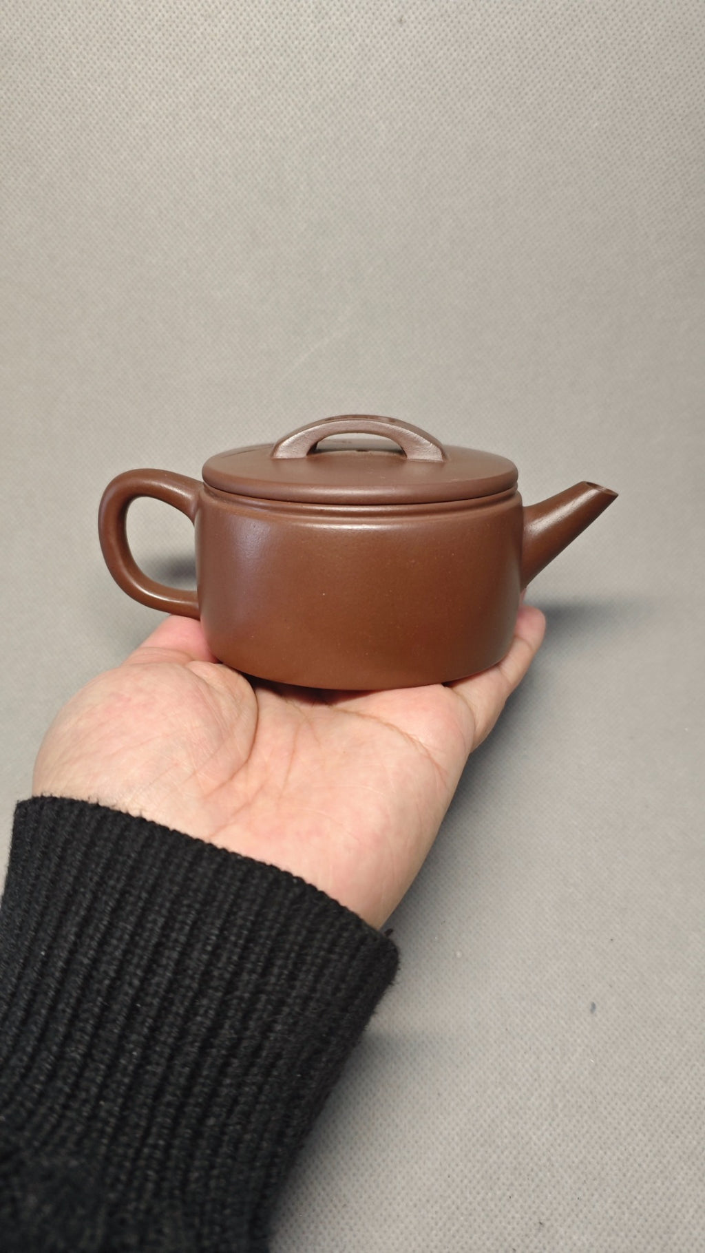 【汉瓦】 制壶：陈老师（国家级工艺美术师） 泥料：原矿紫泥 容量：210cc