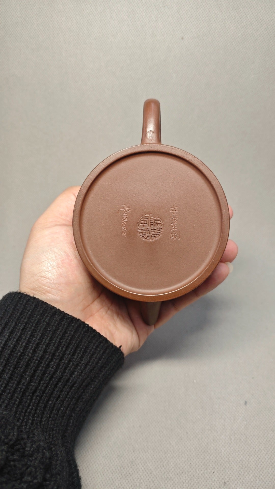 【汉瓦】 制壶：陈老师（国家级工艺美术师） 泥料：原矿紫泥 容量：210cc