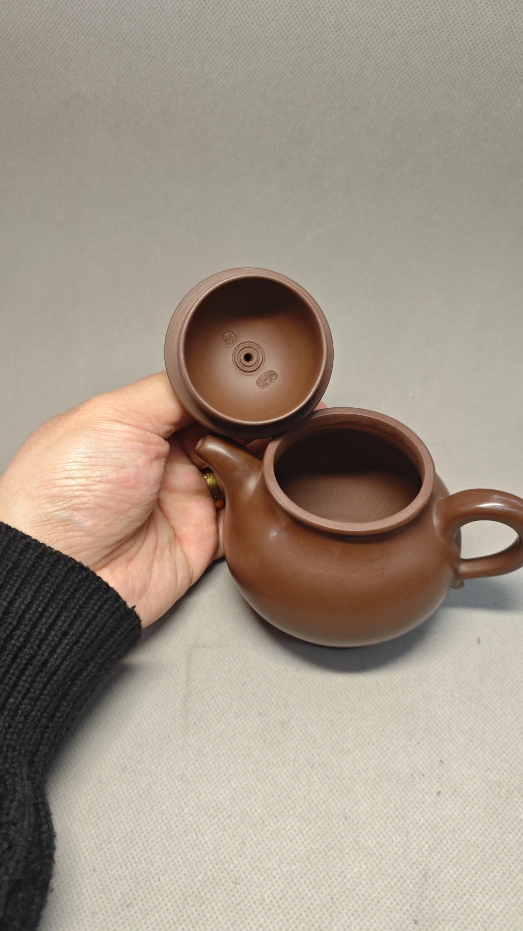 【高潘】 制壶：陈老师（国家级工艺美术师） 泥料：原矿百目紫泥 容量：280cc