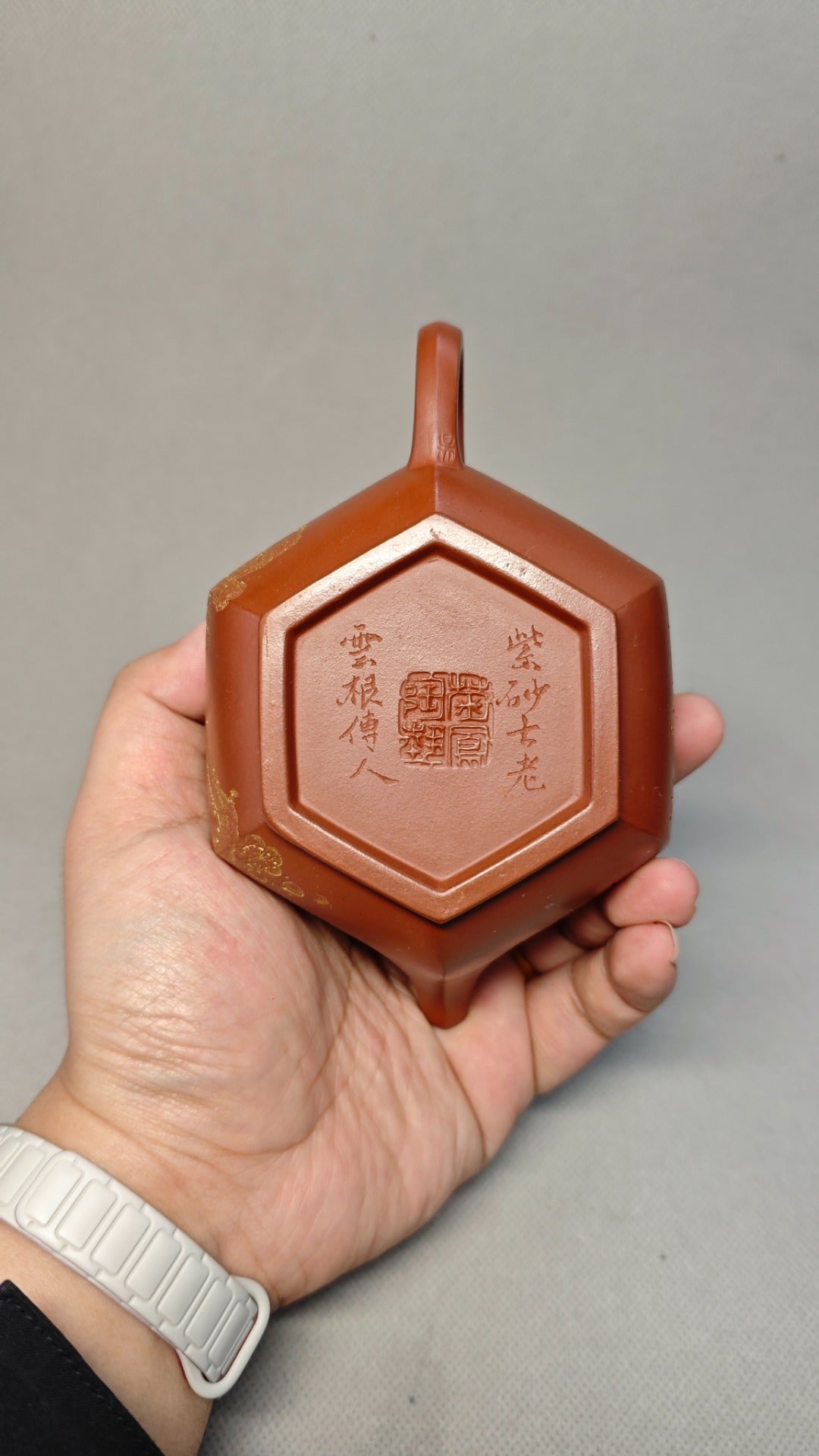 【六方潘壶】证书持壶照配套齐全 制壶：吴菊凤（国家级高级工艺美术师） 泥料：原矿大红袍 容量：240cc