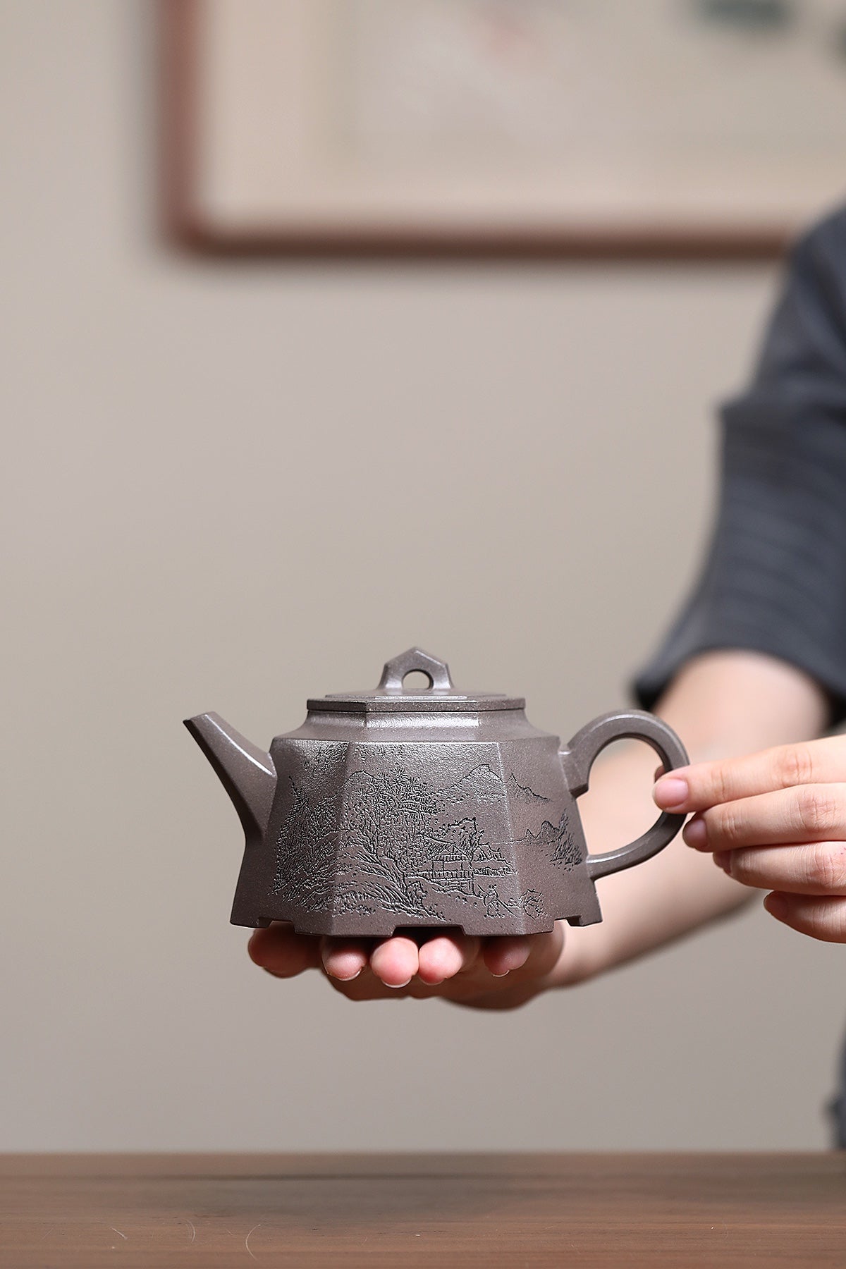 耿浩·方器臻藏 紫砂界80后方器巨匠扛鼎之作《六方井栏壶》原矿极品龙背青·320cc