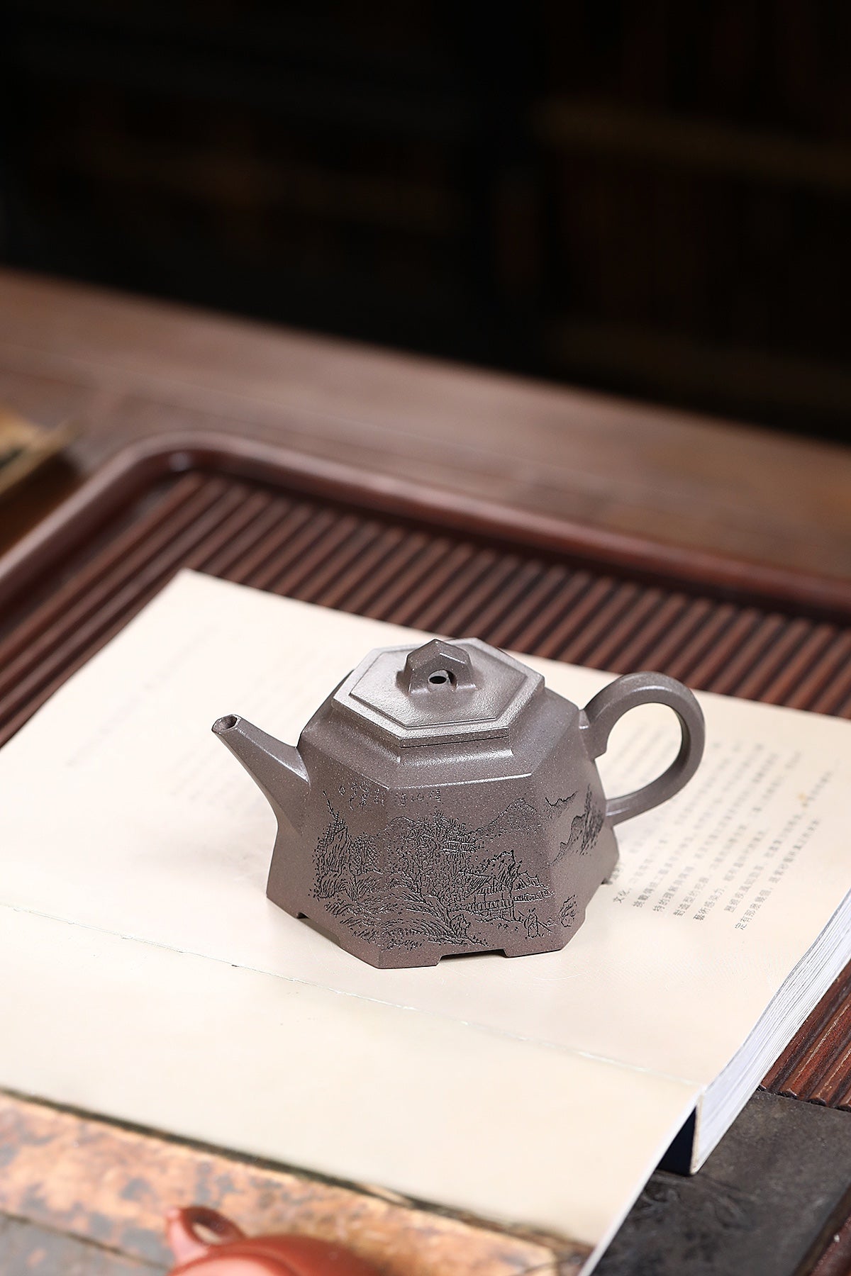 耿浩·方器臻藏 紫砂界80后方器巨匠扛鼎之作《六方井栏壶》原矿极品龙背青·320cc
