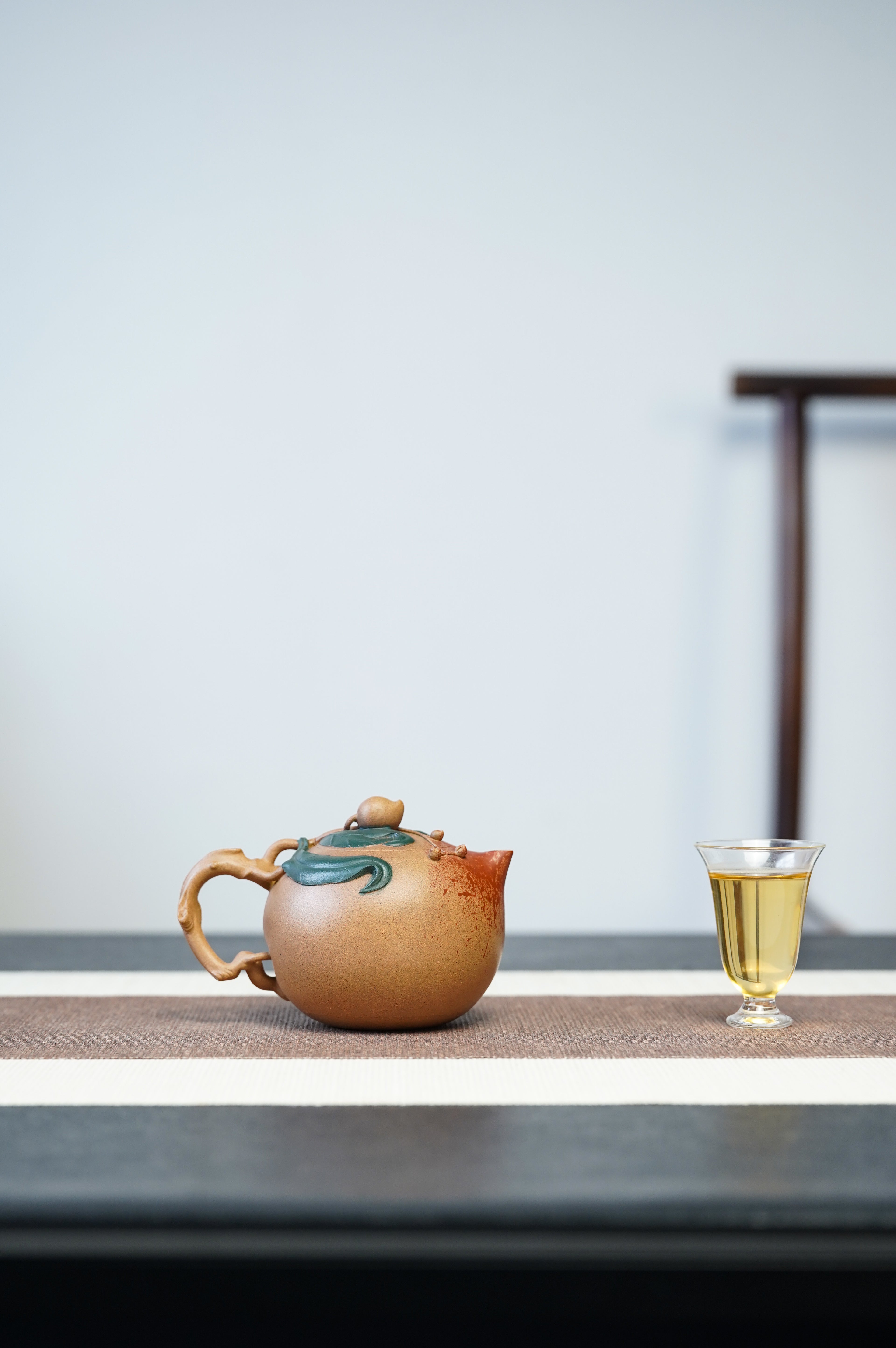 紫砂非遗花器泰斗·蒋蓉唯一嫡传｜蒋艺华亲制臻品【寿桃壶】原矿极品黄金段泥·350cc