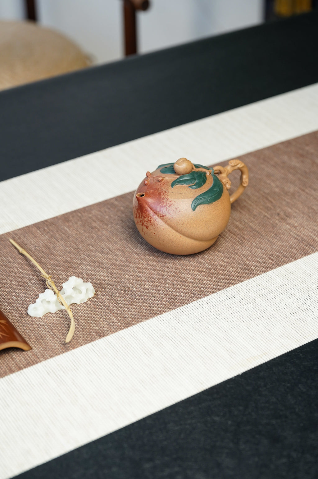 紫砂非遗花器泰斗·蒋蓉唯一嫡传｜蒋艺华亲制臻品【寿桃壶】原矿极品黄金段泥·350cc
