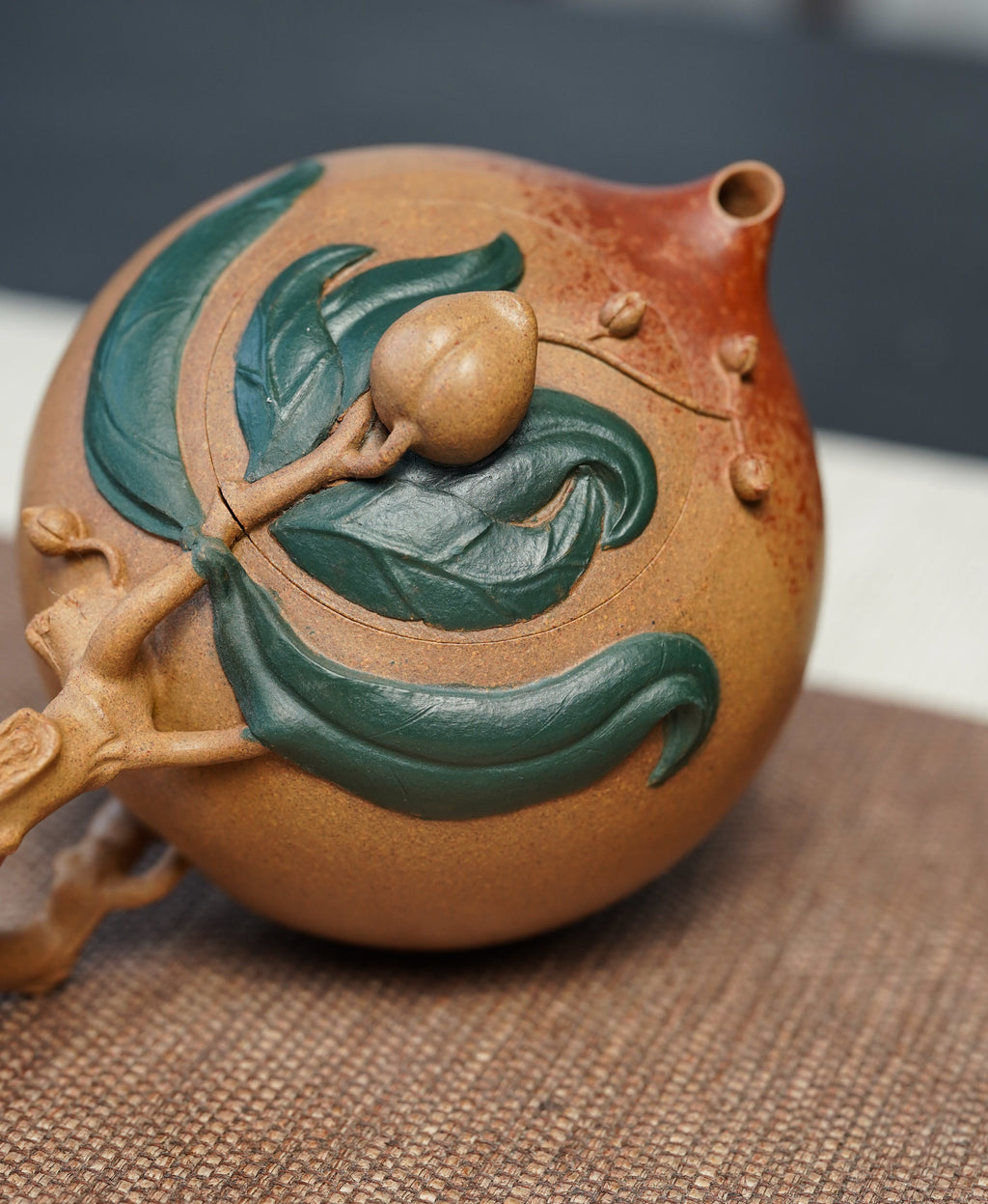 紫砂非遗花器泰斗·蒋蓉唯一嫡传｜蒋艺华亲制臻品【寿桃壶】原矿极品黄金段泥·350cc