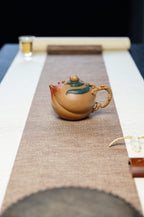 紫砂非遗花器泰斗·蒋蓉唯一嫡传｜蒋艺华亲制臻品【寿桃壶】原矿极品黄金段泥·350cc