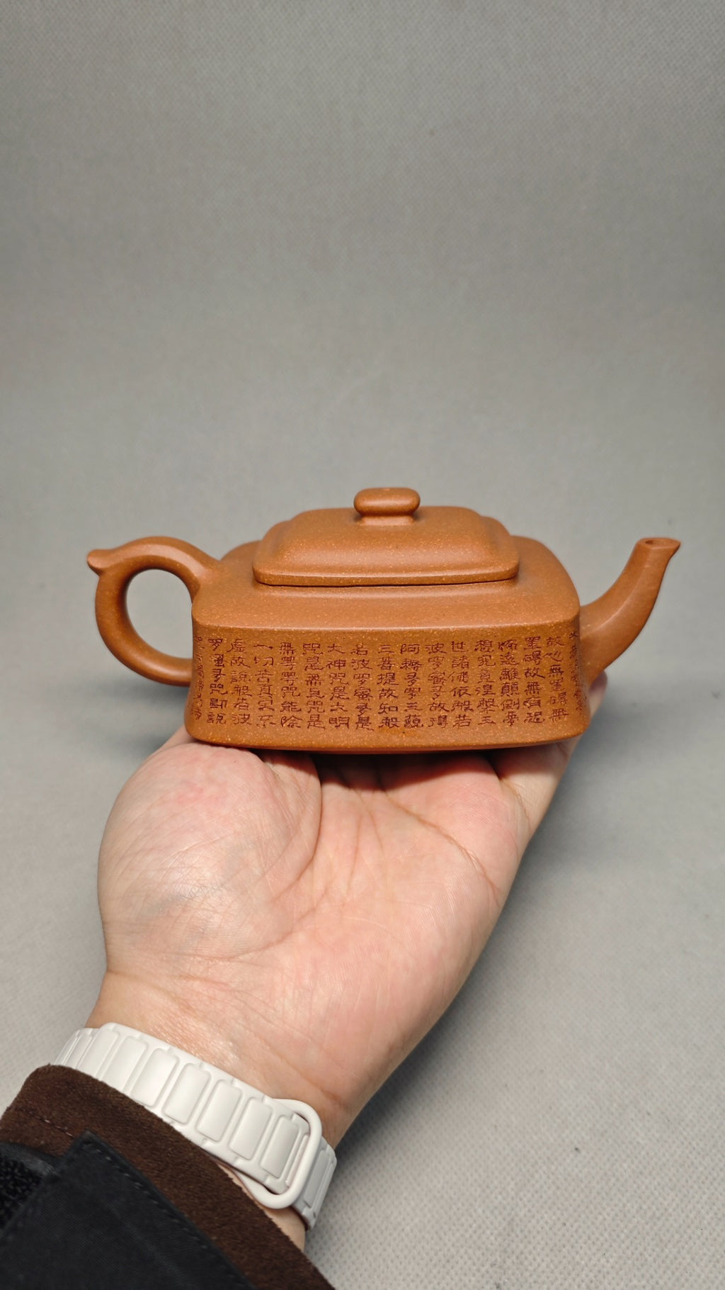 【四方玉璧】 制壶：龚彧（国家级工艺美术师） 泥料：原矿降坡泥 容量：260cc
