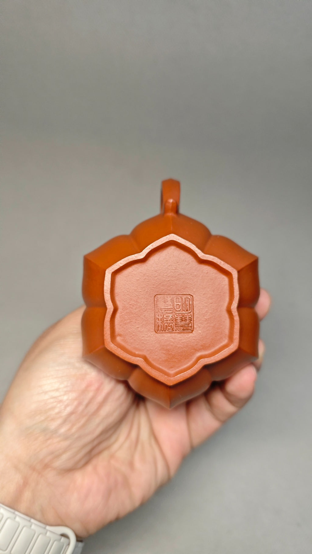 【筋纹潘壶】 泥料：原矿朱泥 容量：180cc 孔数：内推球孔