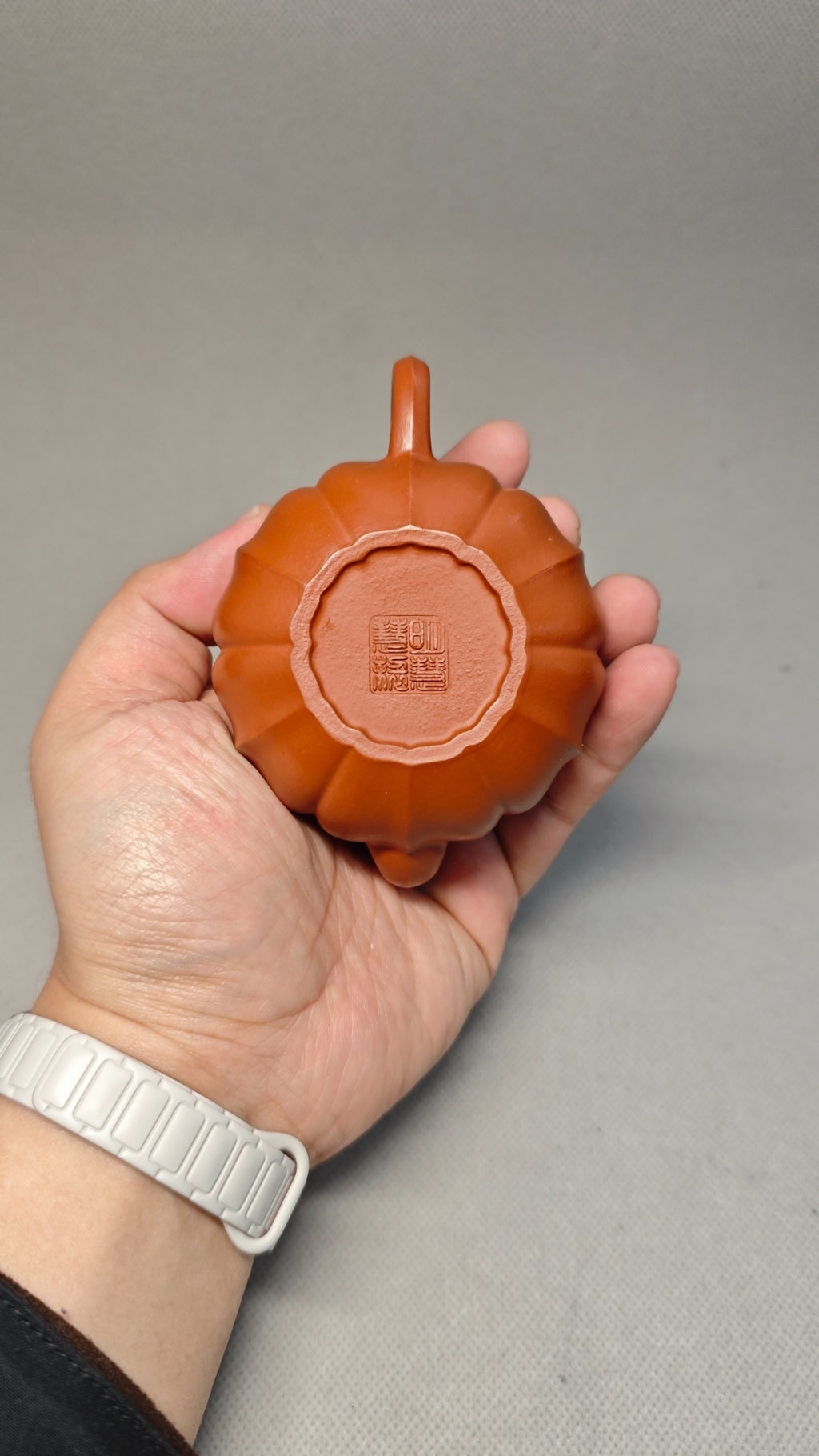精工筋纹器 口盖不漏水 【筋纹葫芦】 泥料：原矿朱泥 容量：120cc 孔数：内推球孔