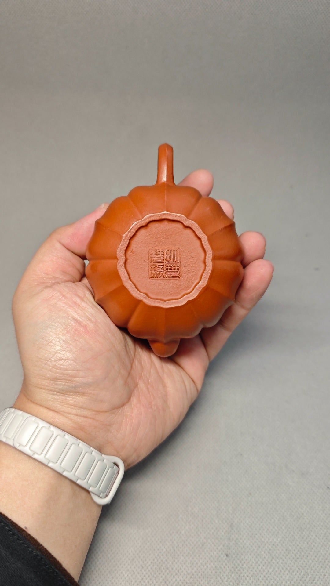 精工筋纹器 口盖不漏水 【筋纹葫芦】 泥料：原矿朱泥 容量：120cc 孔数：内推球孔