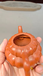 精工筋纹器 口盖不漏水 【筋纹葫芦】 泥料：原矿朱泥 容量：120cc 孔数：内推球孔